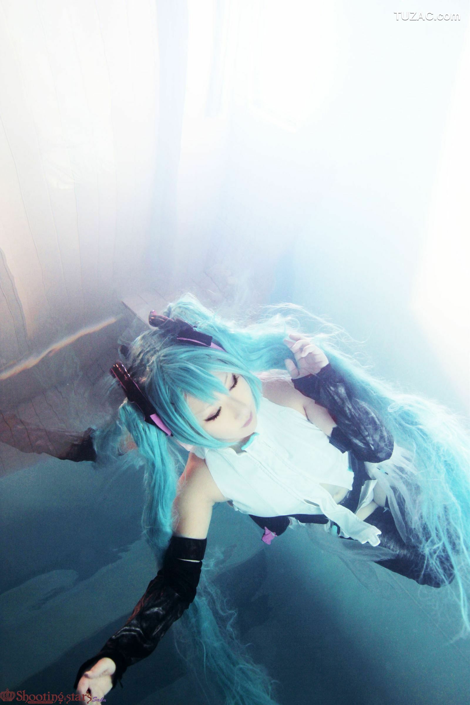 日本CosPlay_绫香 (サク) 《VOCALOID》初音ミク+鏡音リン 写真集[100P]