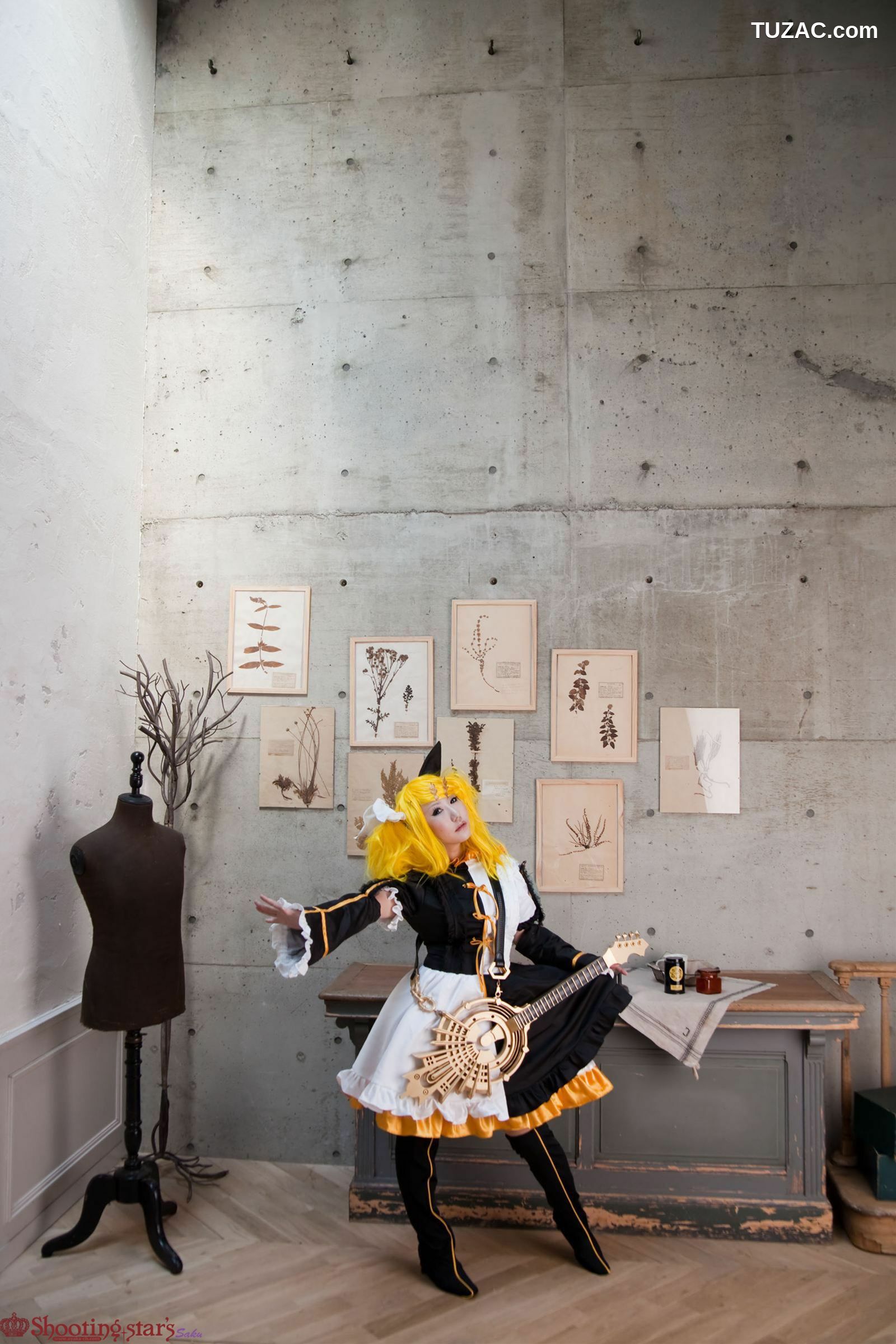 日本CosPlay_绫香 (サク) 《VOCALOID》初音ミク+鏡音リン 写真集[100P]