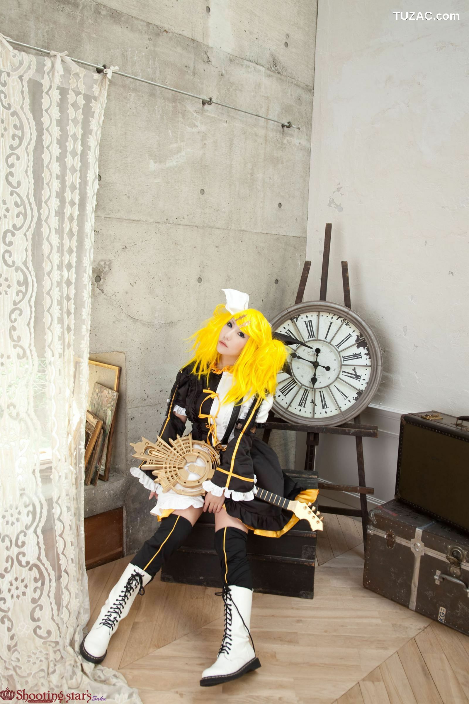 日本CosPlay_绫香 (サク) 《VOCALOID》初音ミク+鏡音リン 写真集[100P]