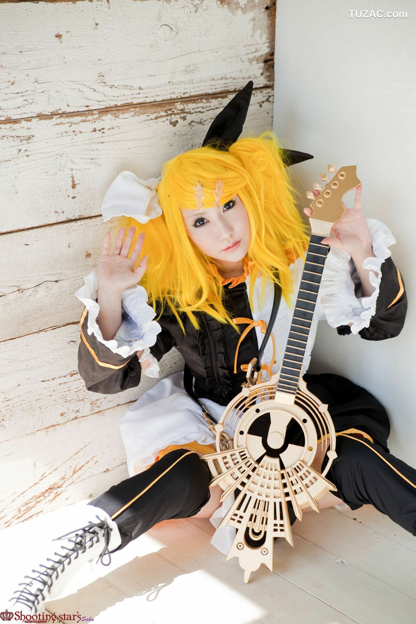 日本CosPlay_绫香 (サク) 《VOCALOID》初音ミク+鏡音リン 写真集[100P]