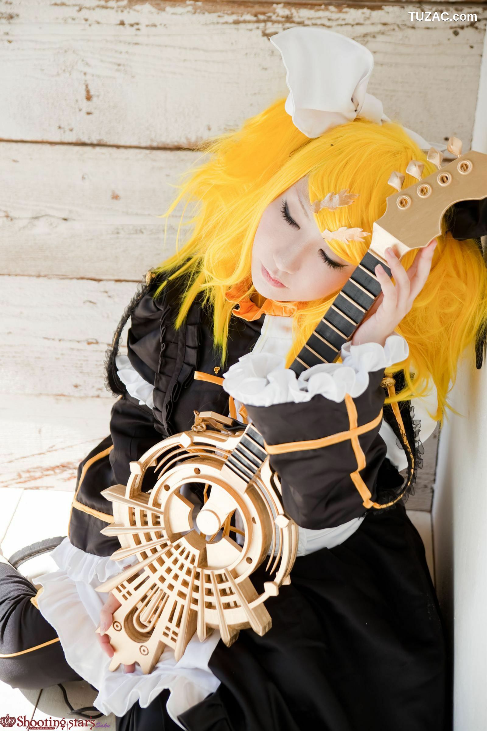 日本CosPlay_绫香 (サク) 《VOCALOID》初音ミク+鏡音リン 写真集[100P]