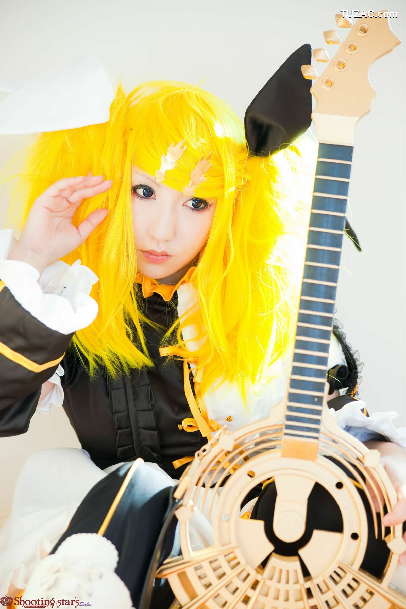 日本CosPlay_绫香 (サク) 《VOCALOID》初音ミク+鏡音リン 写真集[100P]