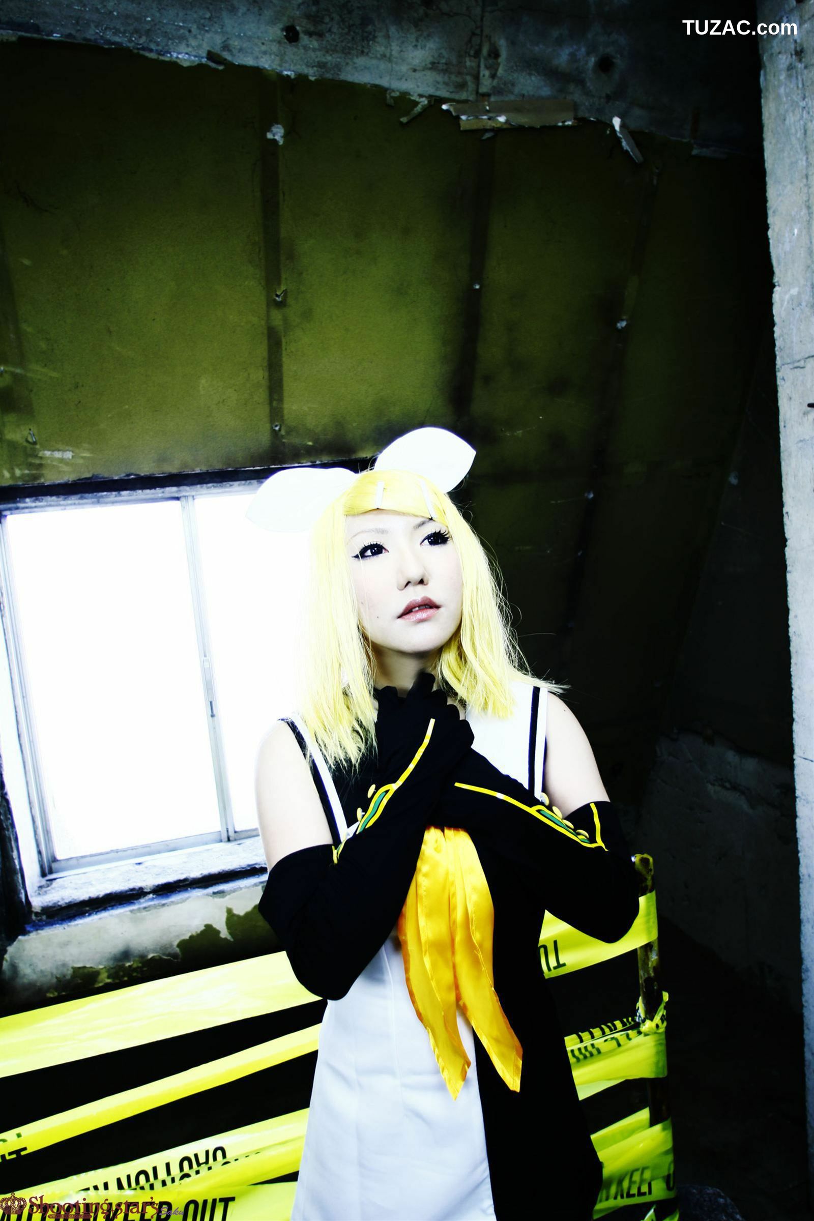 日本CosPlay_绫香 (サク) 《VOCALOID》初音ミク+鏡音リン 写真集[100P]