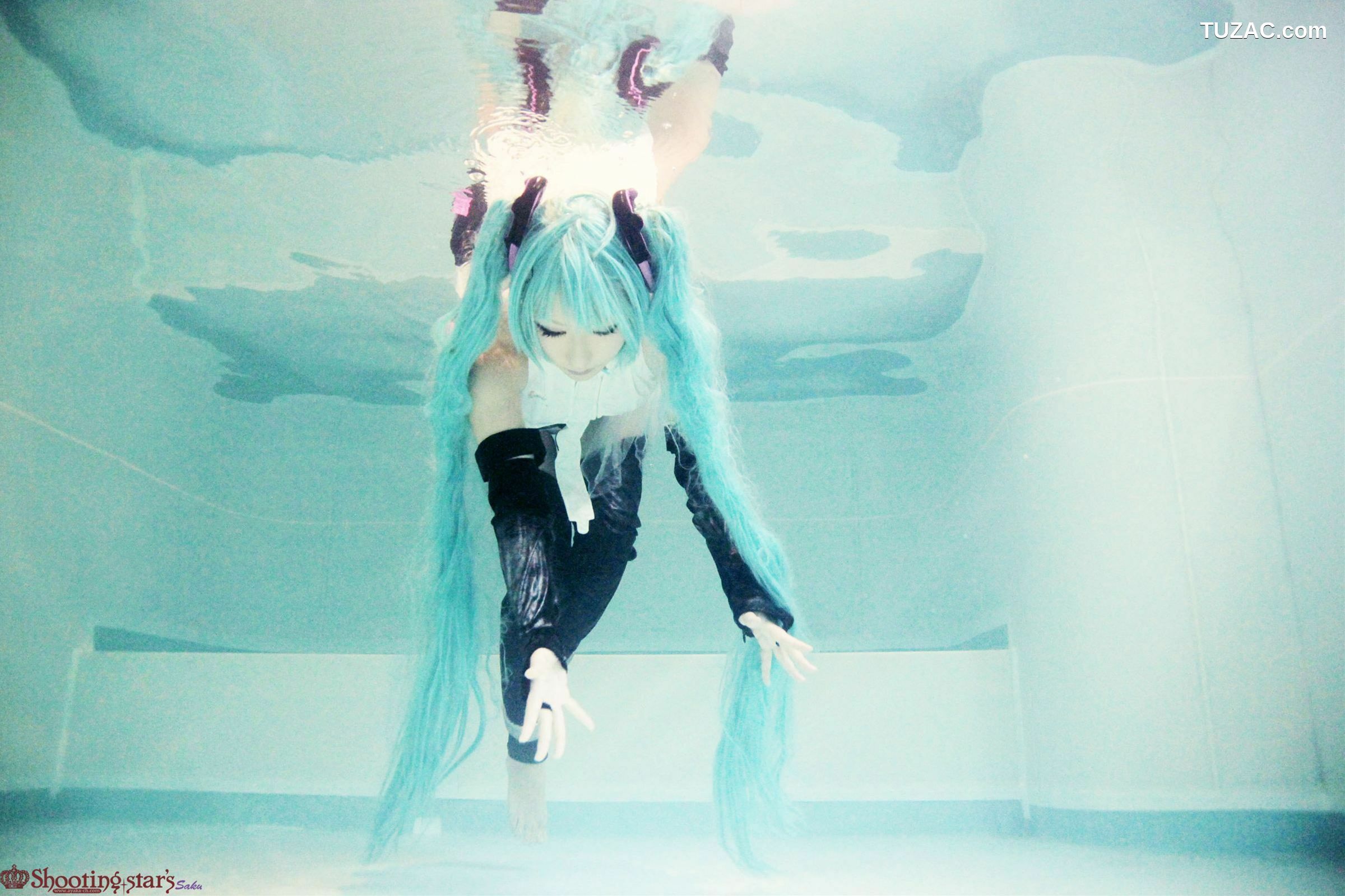 日本CosPlay_绫香 (サク) 《VOCALOID》初音ミク+鏡音リン 写真集[100P]