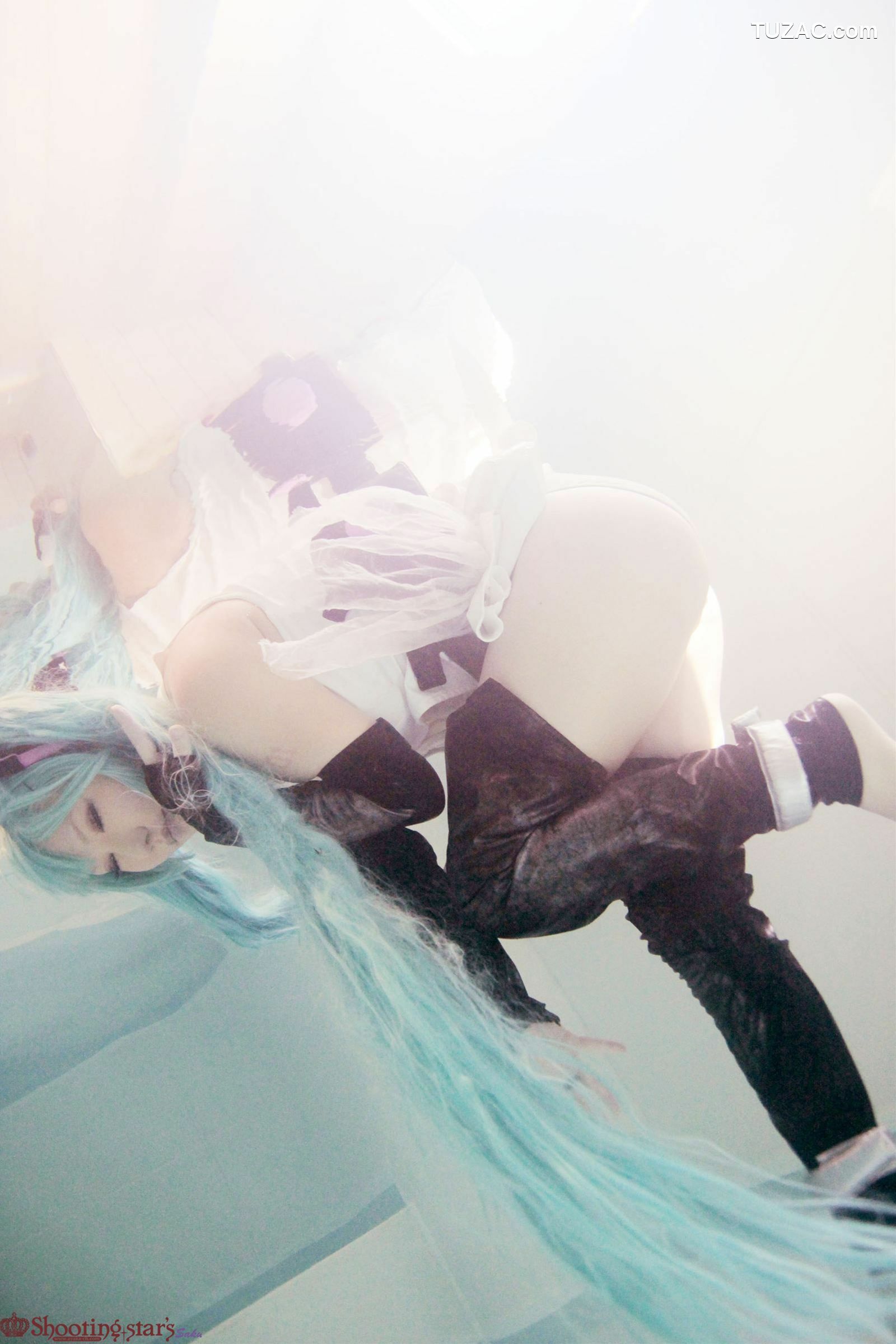 日本CosPlay_绫香 (サク) 《VOCALOID》初音ミク+鏡音リン 写真集[100P]