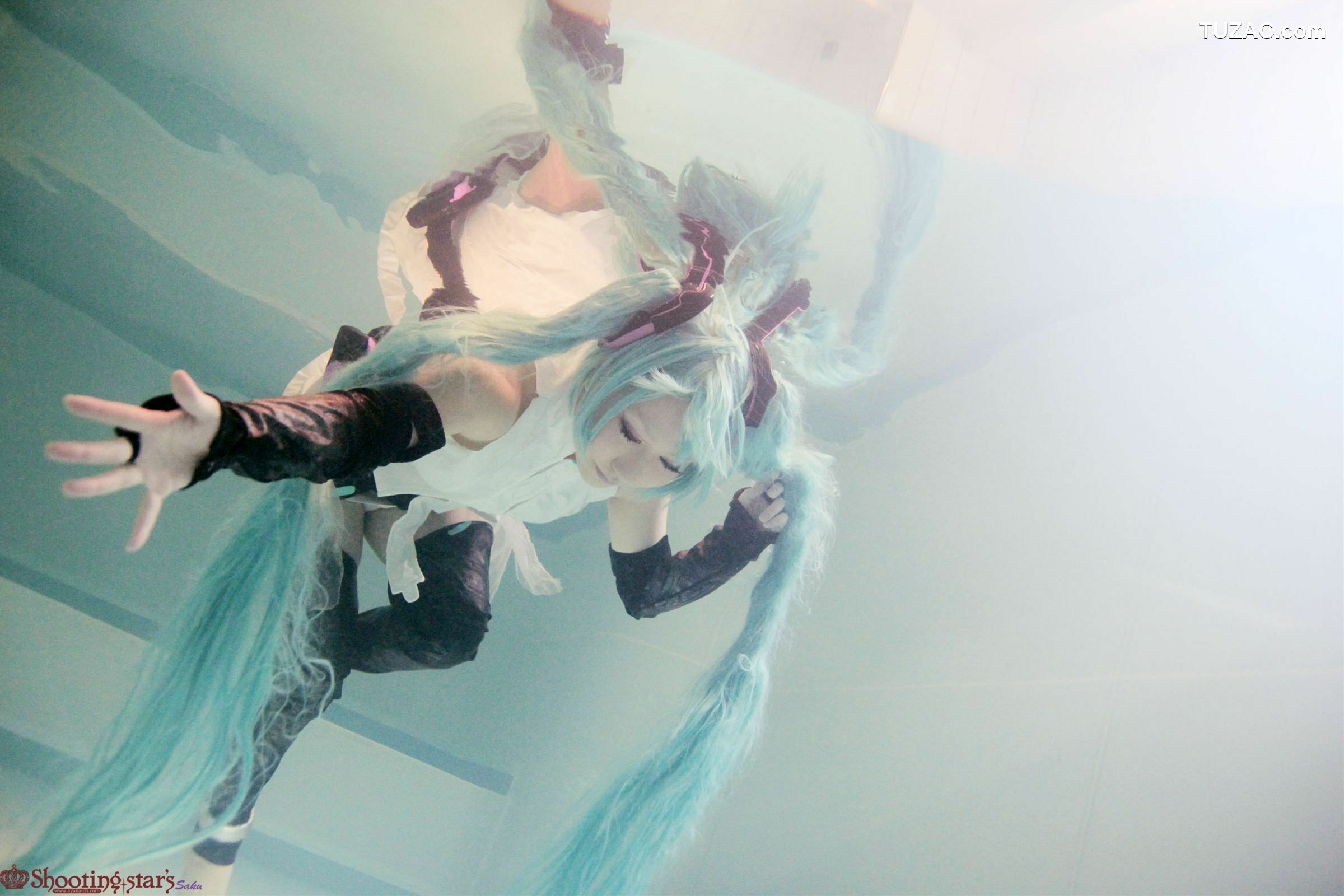 日本CosPlay_绫香 (サク) 《VOCALOID》初音ミク+鏡音リン 写真集[100P]