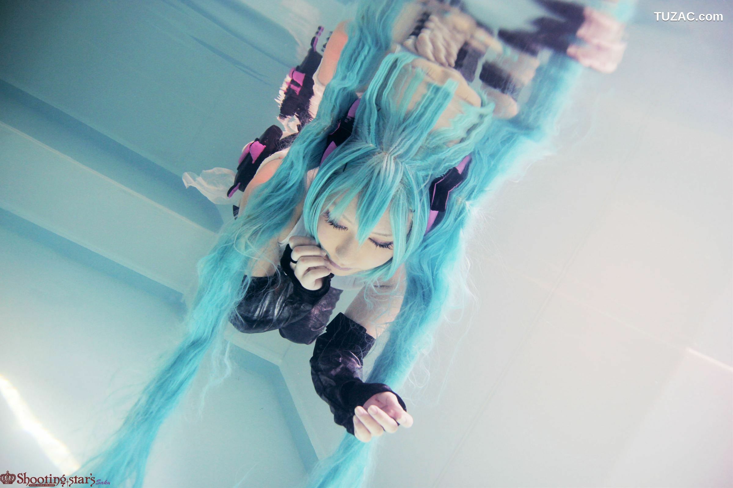 日本CosPlay_绫香 (サク) 《VOCALOID》初音ミク+鏡音リン 写真集[100P]