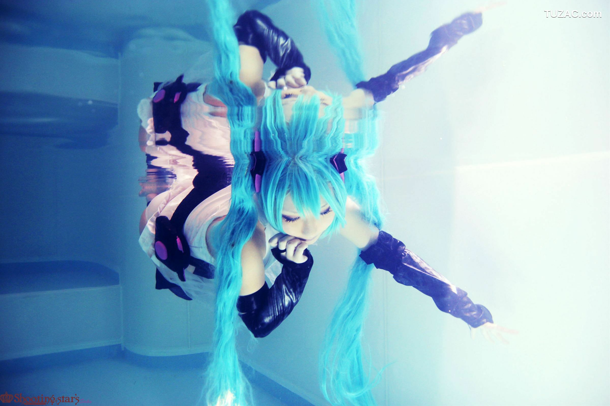 日本CosPlay_绫香 (サク) 《VOCALOID》初音ミク+鏡音リン 写真集[100P]