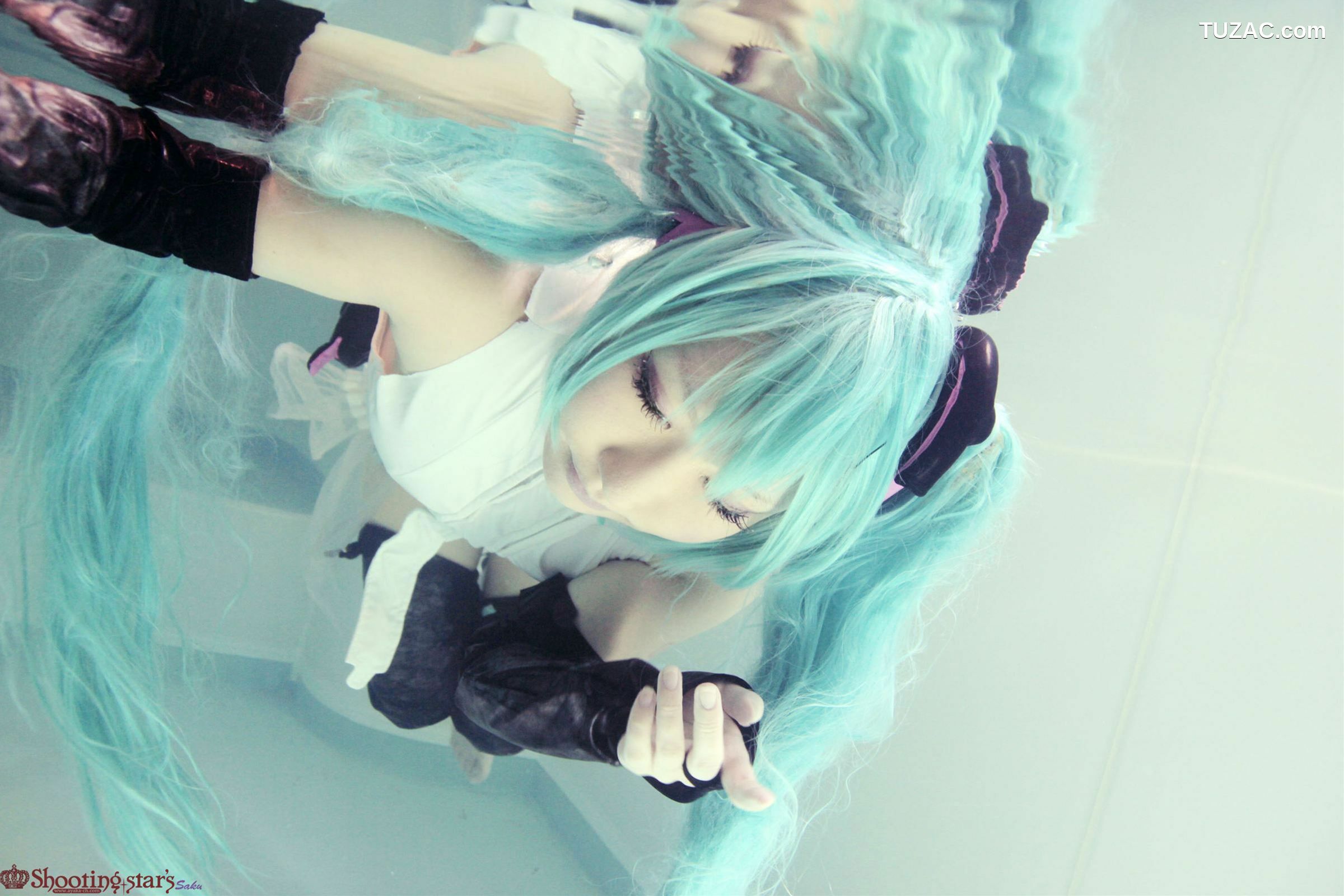 日本CosPlay_绫香 (サク) 《VOCALOID》初音ミク+鏡音リン 写真集[100P]