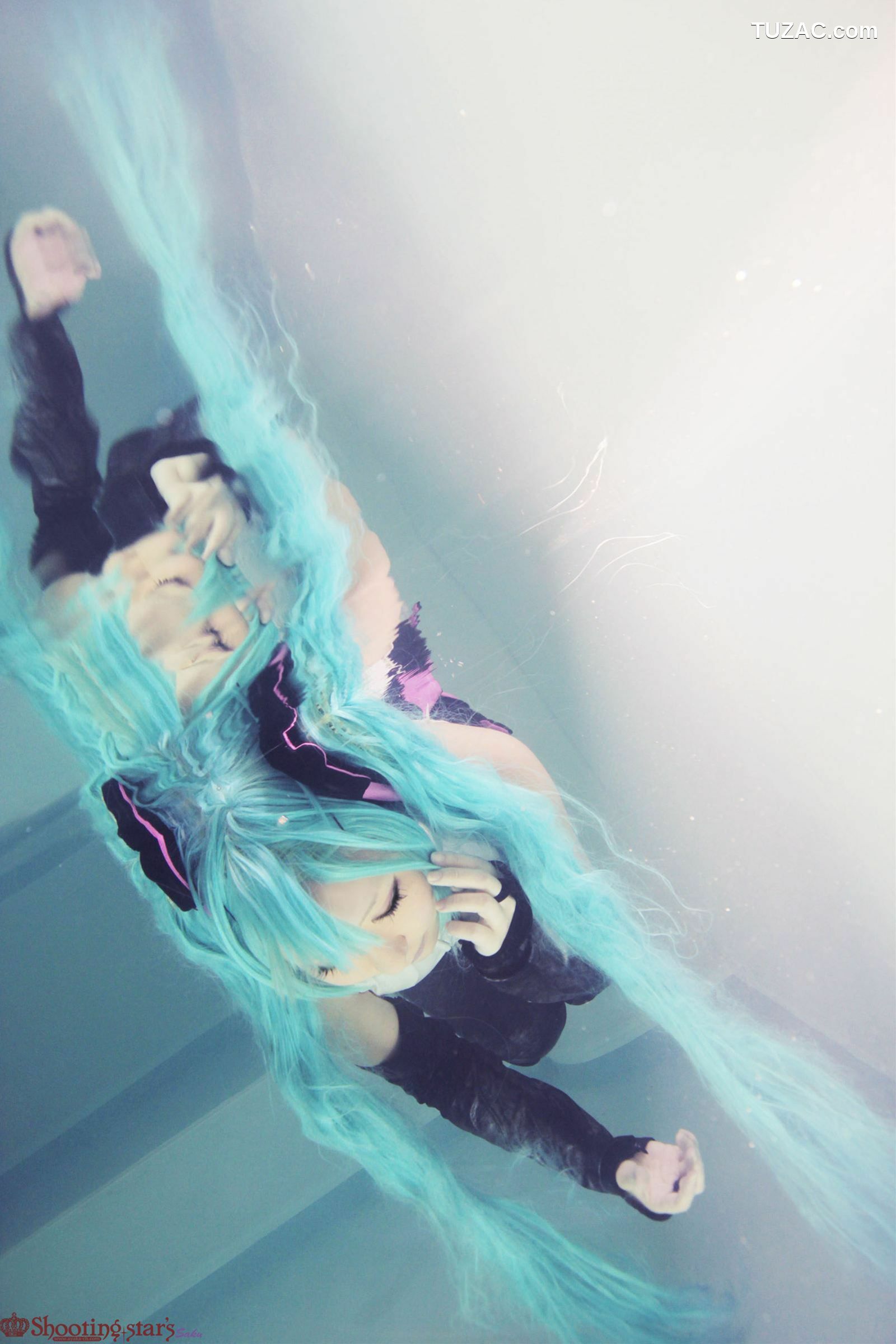 日本CosPlay_绫香 (サク) 《VOCALOID》初音ミク+鏡音リン 写真集[100P]