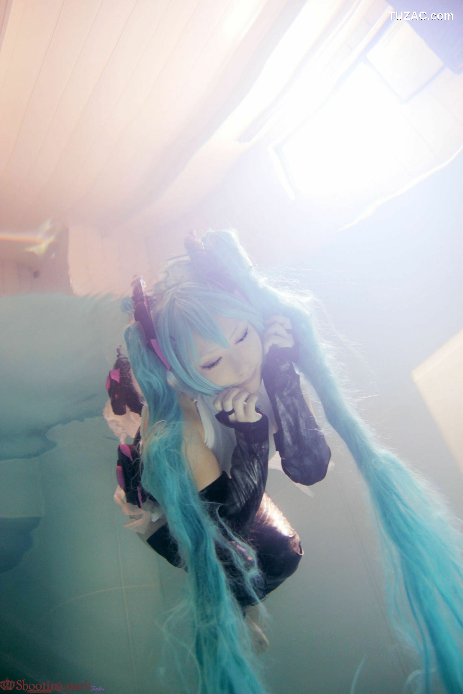 日本CosPlay_绫香 (サク) 《VOCALOID》初音ミク+鏡音リン 写真集[100P]