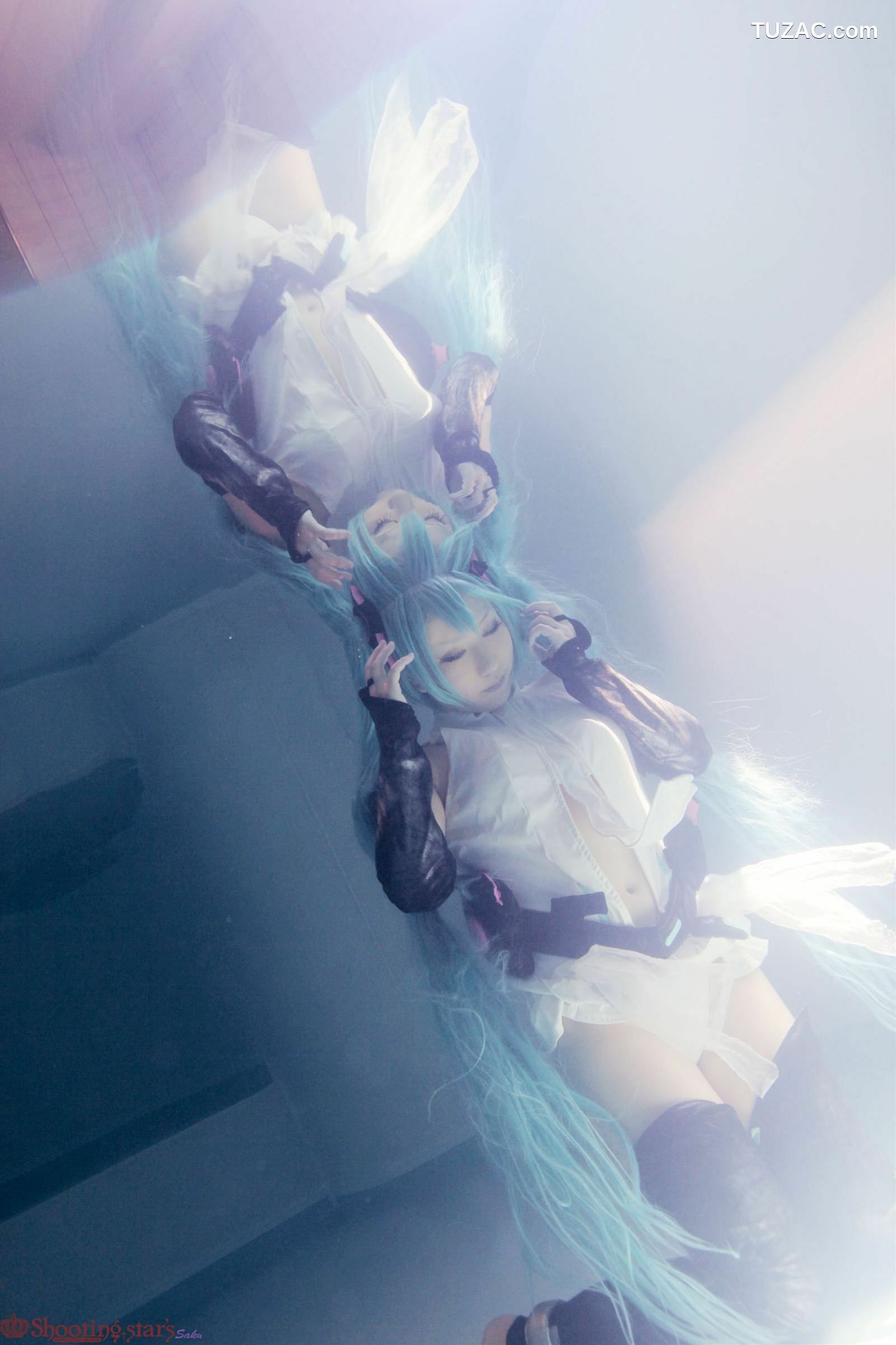 日本CosPlay_绫香 (サク) 《VOCALOID》初音ミク+鏡音リン 写真集[100P]