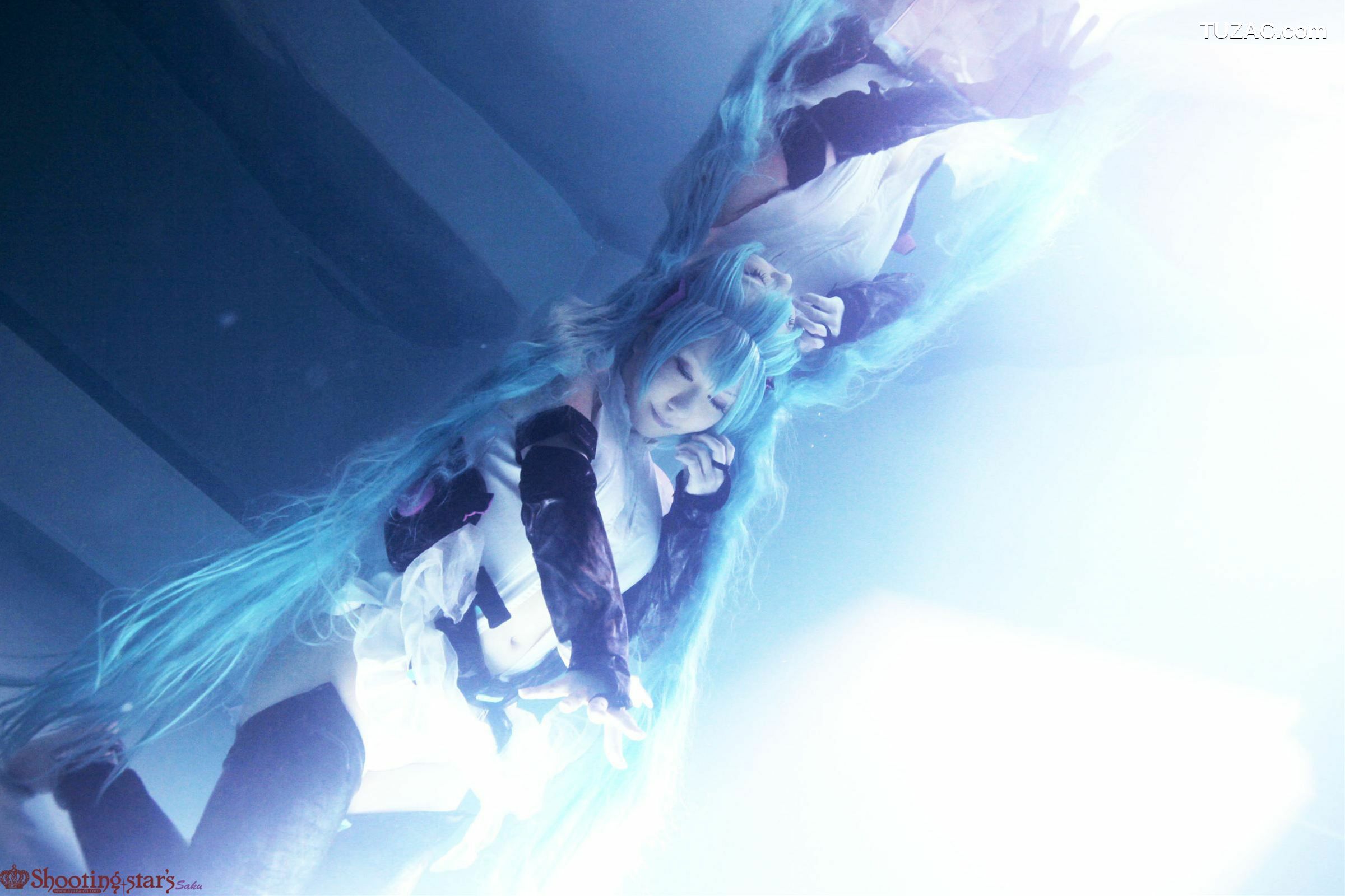 日本CosPlay_绫香 (サク) 《VOCALOID》初音ミク+鏡音リン 写真集[100P]