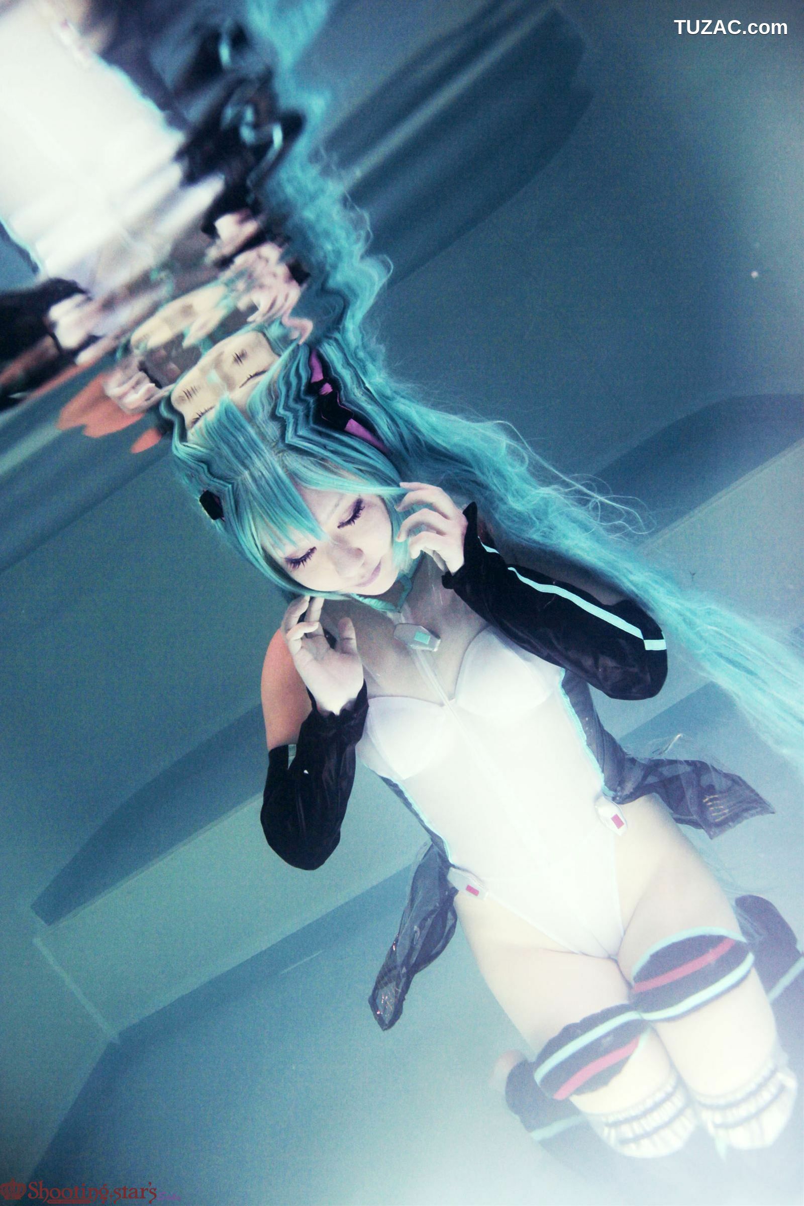 日本CosPlay_绫香 (サク) 《VOCALOID》初音ミク+鏡音リン 写真集[100P]
