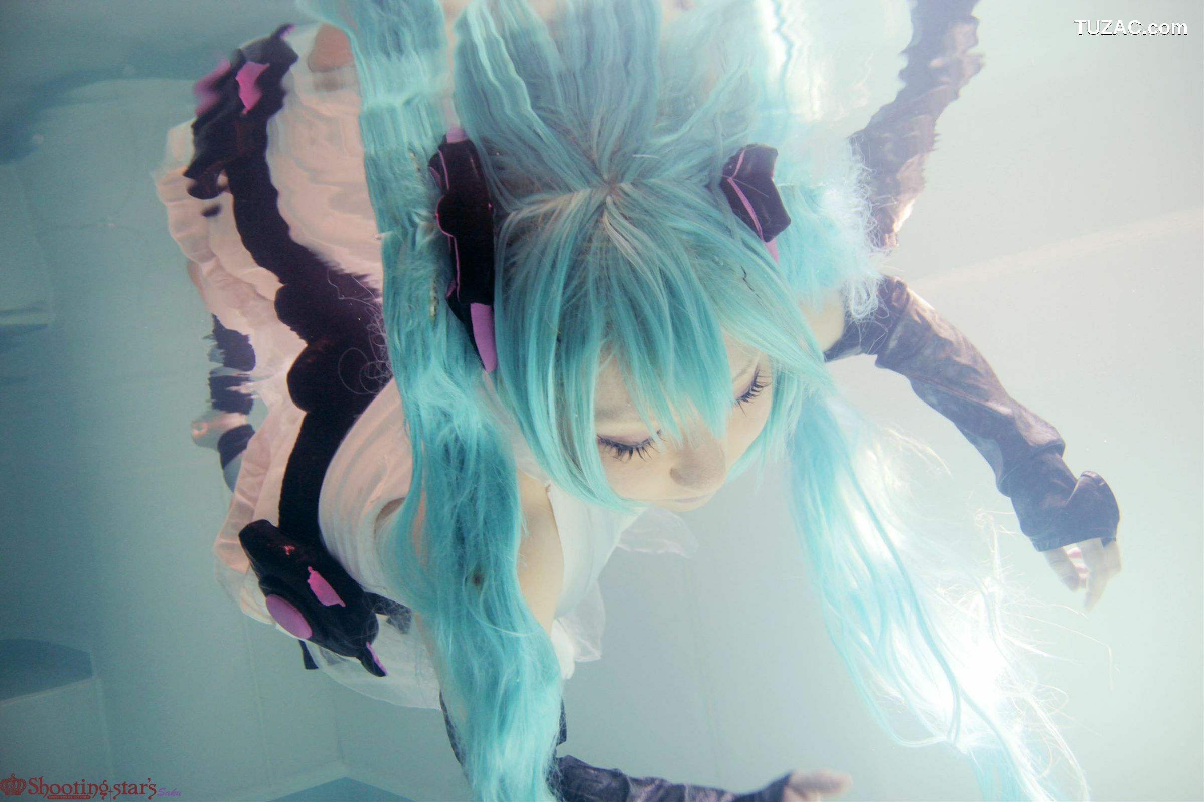 日本CosPlay_绫香 (サク) 《VOCALOID》初音ミク+鏡音リン 写真集[100P]