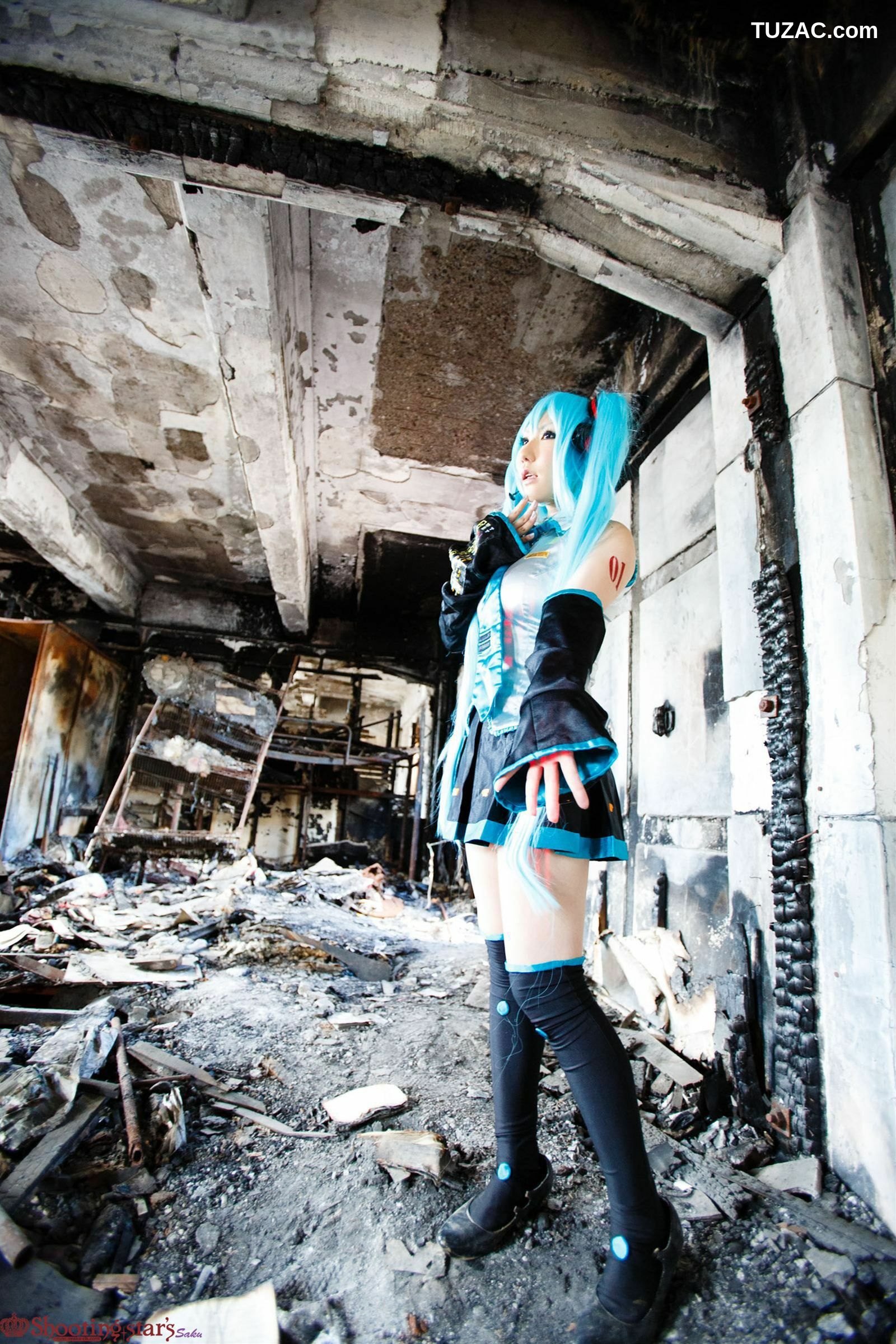 日本CosPlay_绫香 (サク) 《VOCALOID》初音ミク+鏡音リン 写真集[100P]
