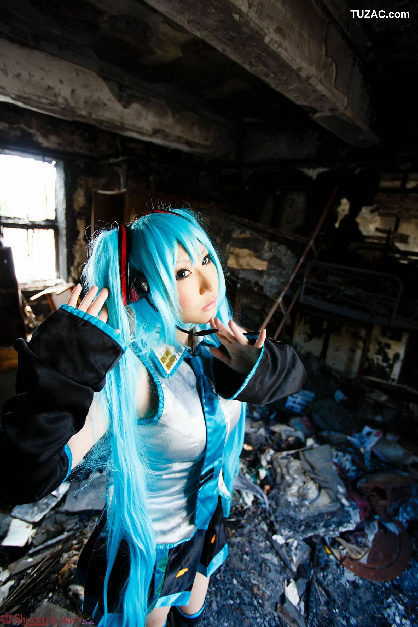 日本CosPlay_绫香 (サク) 《VOCALOID》初音ミク+鏡音リン 写真集[100P]