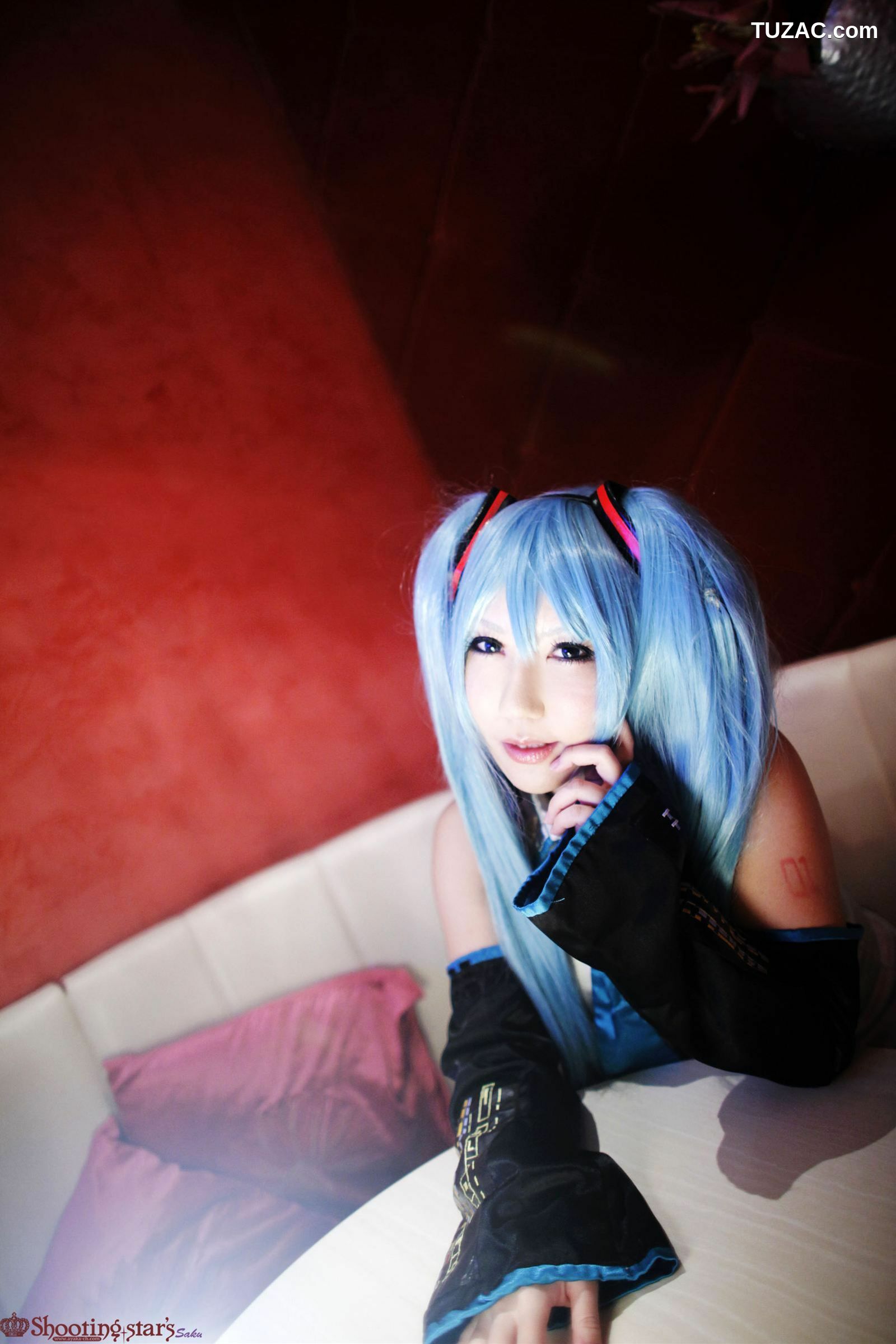 日本CosPlay_绫香 (サク) 《VOCALOID》初音ミク+鏡音リン 写真集[100P]