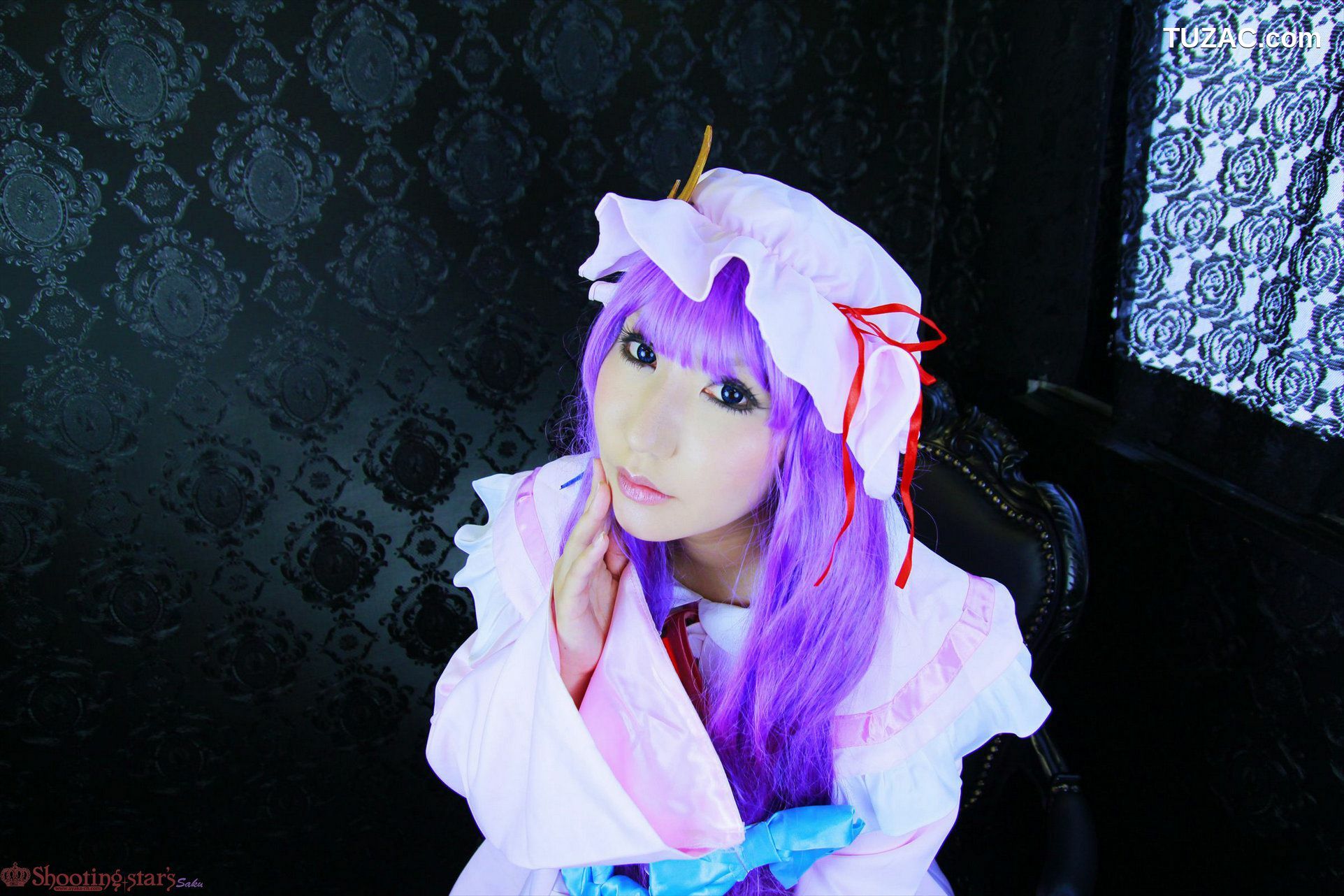 日本CosPlay_绫香サク (サク綾香 Saku Ayaka) 《東方Project》Patchouli Knowledge 写真集[100P]
