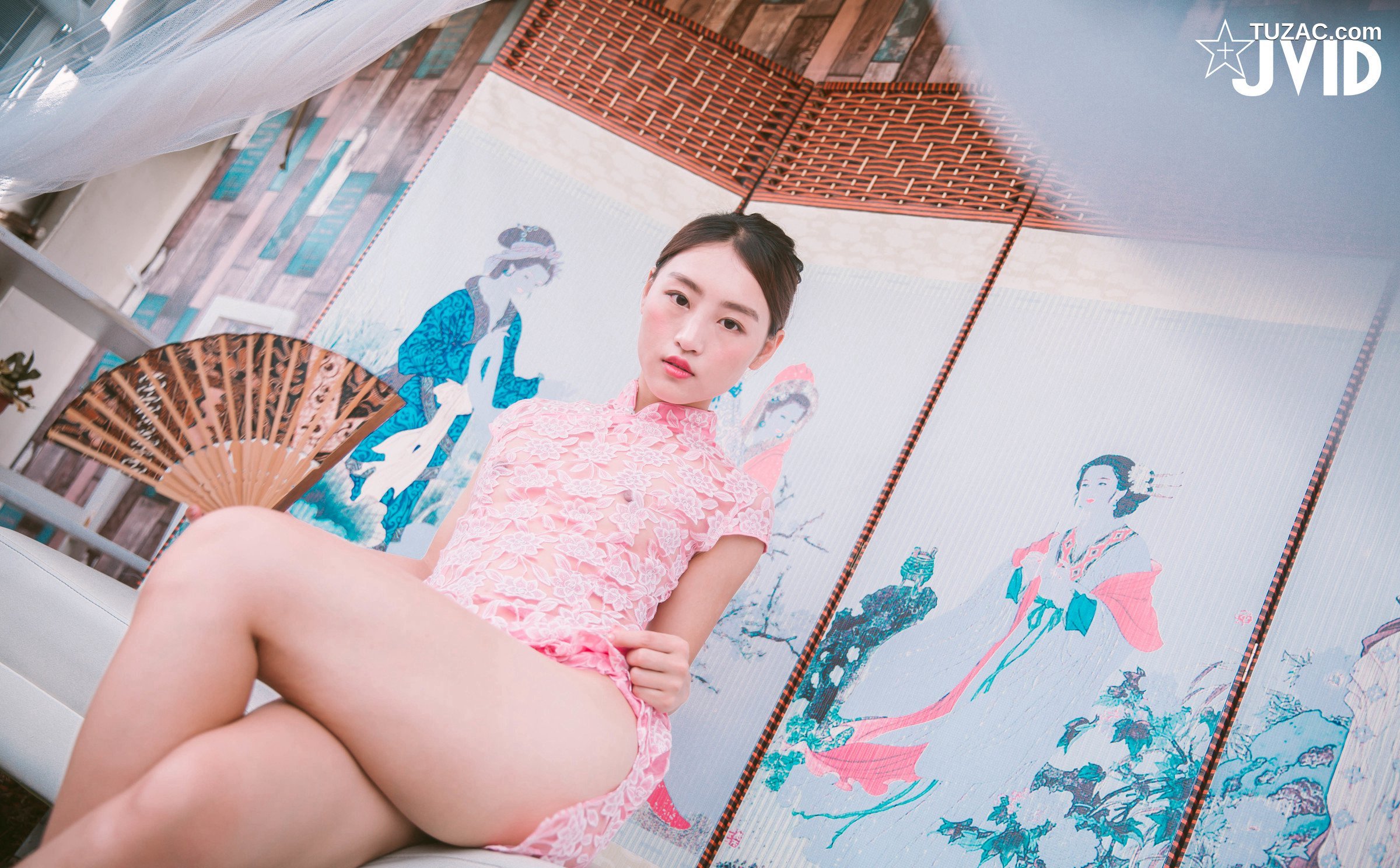 JVID-Annie-国风露出-特殊质感透明旗袍诱人-颗粒感水晶棒抽插高潮呻吟