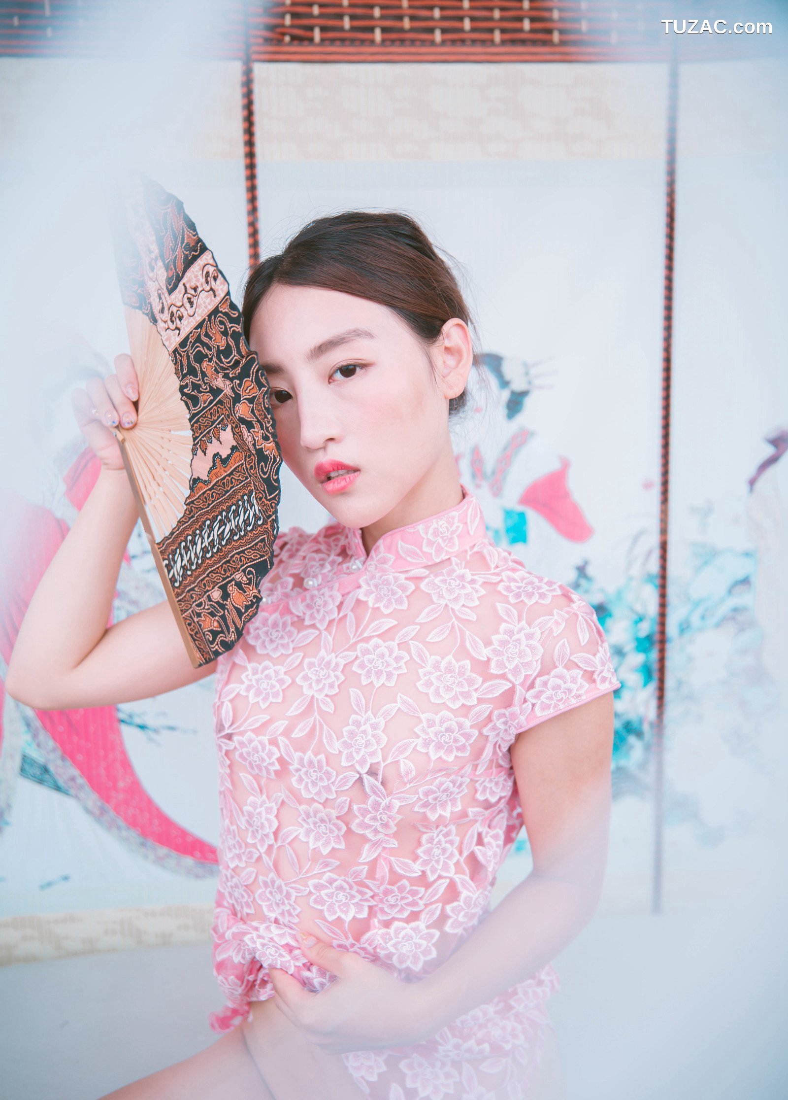 JVID-Annie-国风露出-特殊质感透明旗袍诱人-颗粒感水晶棒抽插高潮呻吟