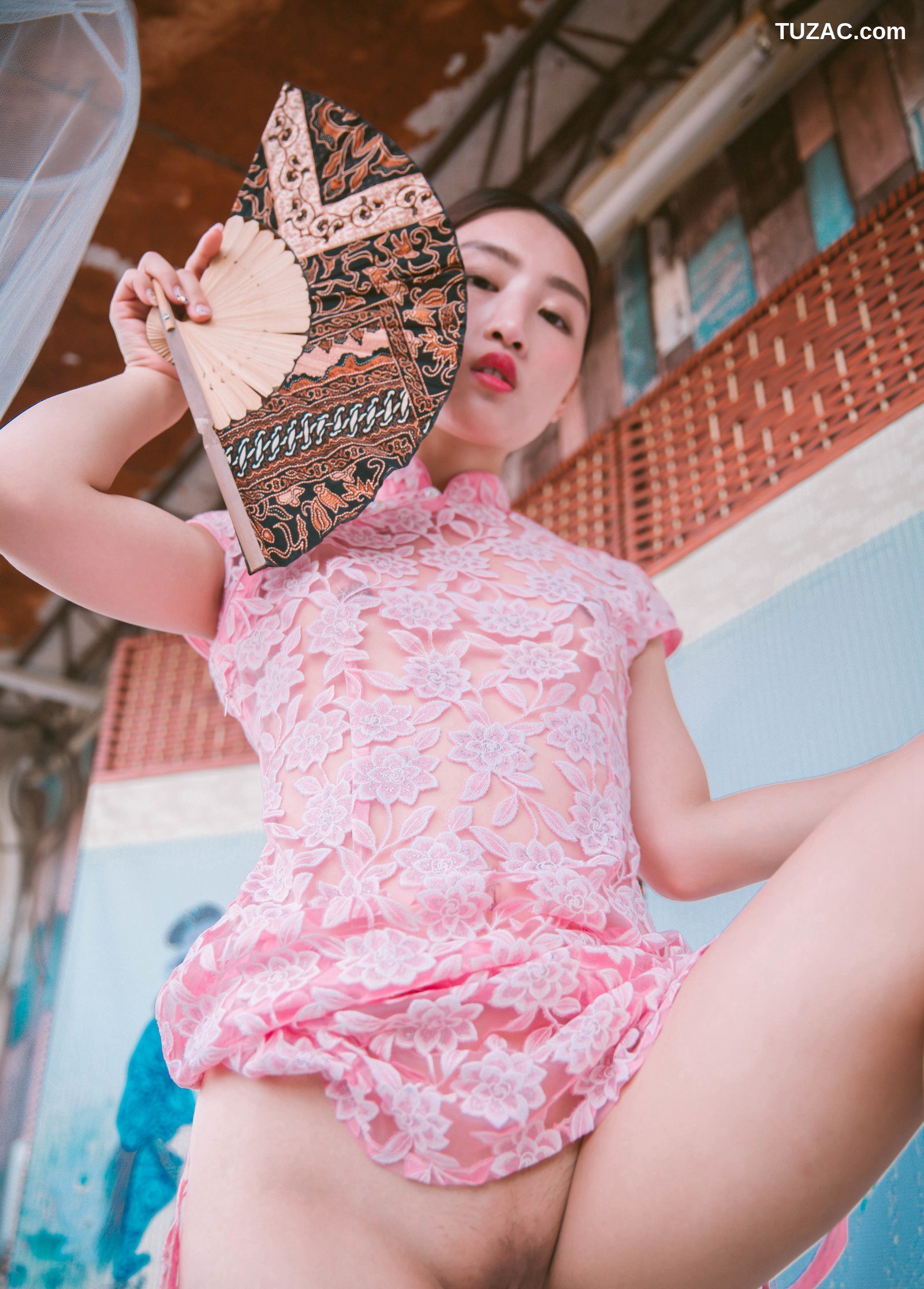 JVID-Annie-国风露出-特殊质感透明旗袍诱人-颗粒感水晶棒抽插高潮呻吟