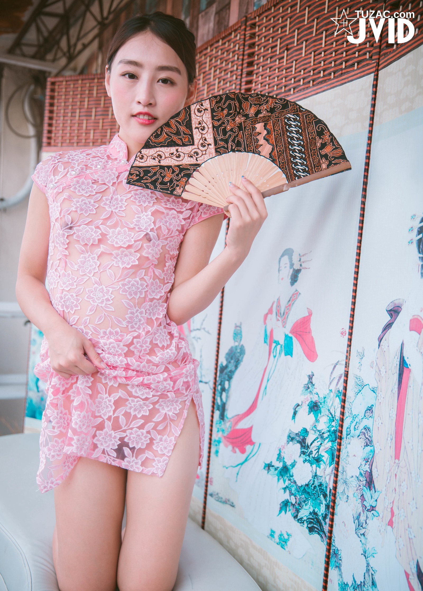 JVID-Annie-国风露出-特殊质感透明旗袍诱人-颗粒感水晶棒抽插高潮呻吟