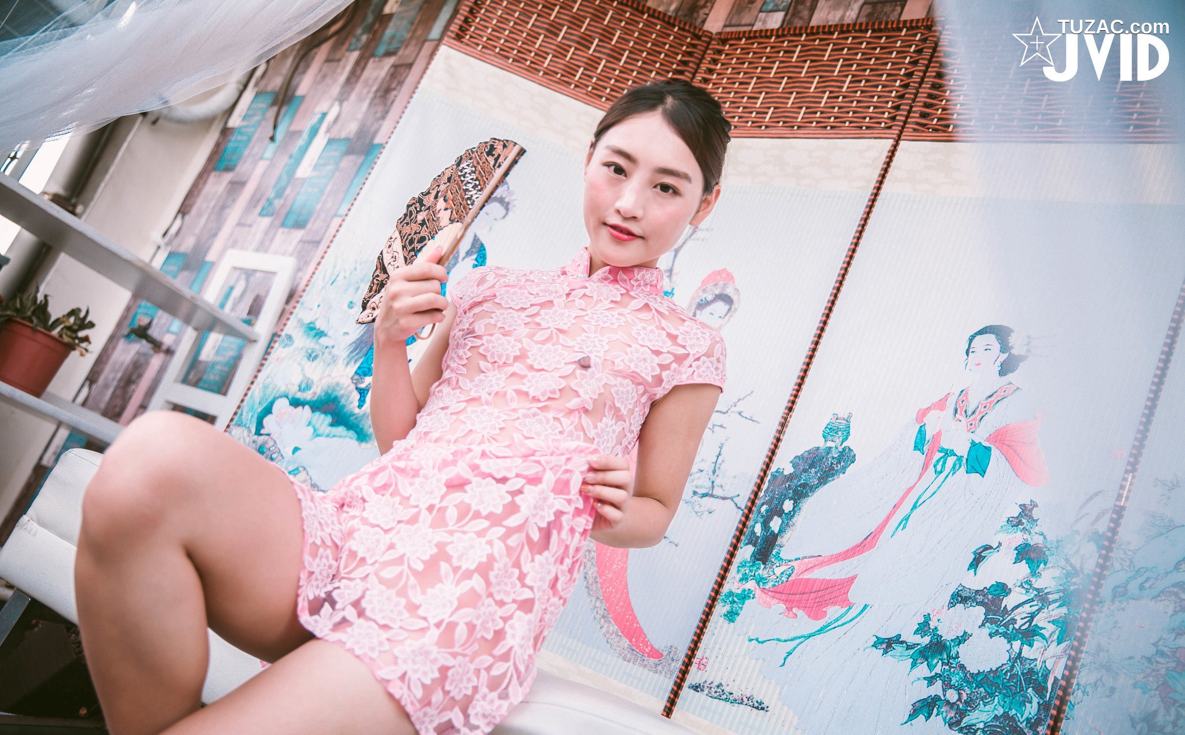 JVID-Annie-国风露出-特殊质感透明旗袍诱人-颗粒感水晶棒抽插高潮呻吟