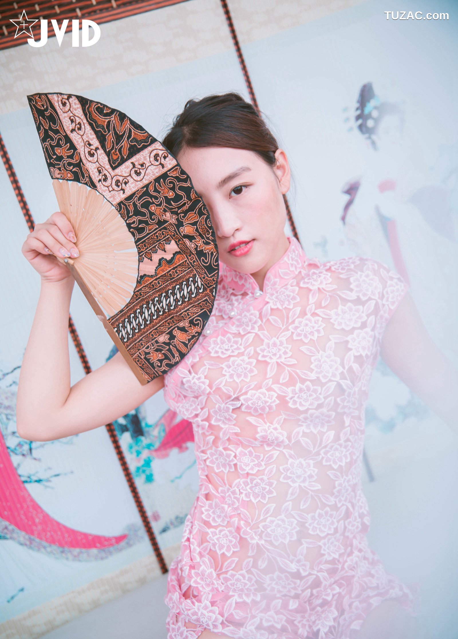 JVID-Annie-国风露出-特殊质感透明旗袍诱人-颗粒感水晶棒抽插高潮呻吟