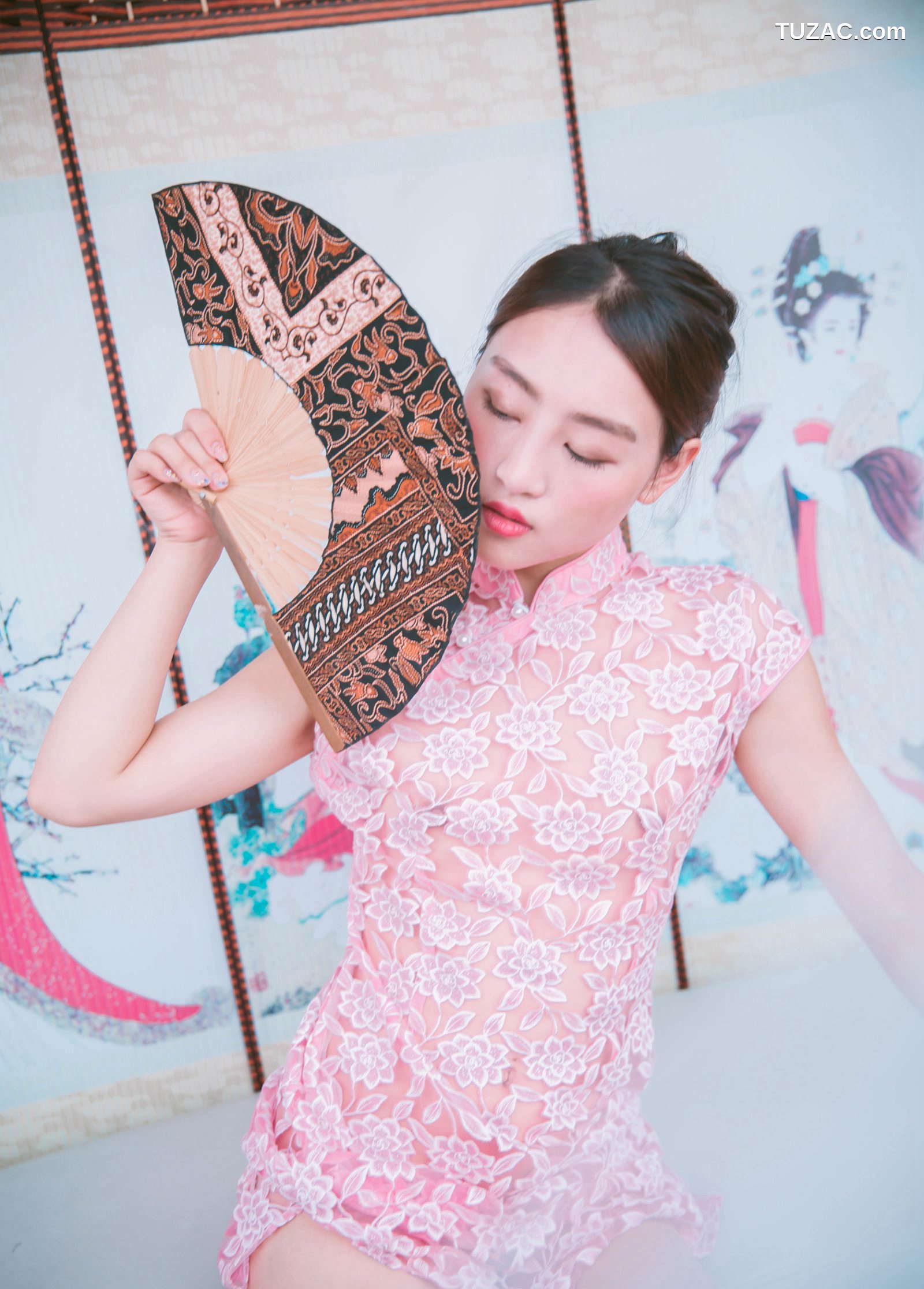 JVID-Annie-国风露出-特殊质感透明旗袍诱人-颗粒感水晶棒抽插高潮呻吟