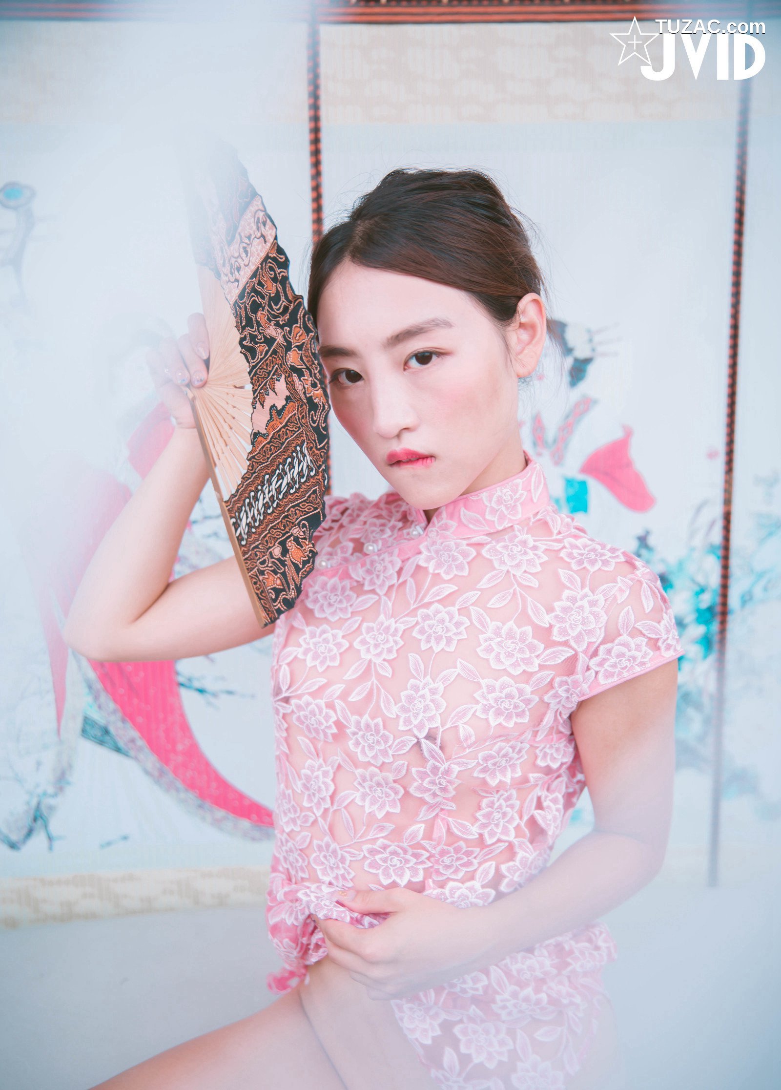 JVID-Annie-国风露出-特殊质感透明旗袍诱人-颗粒感水晶棒抽插高潮呻吟