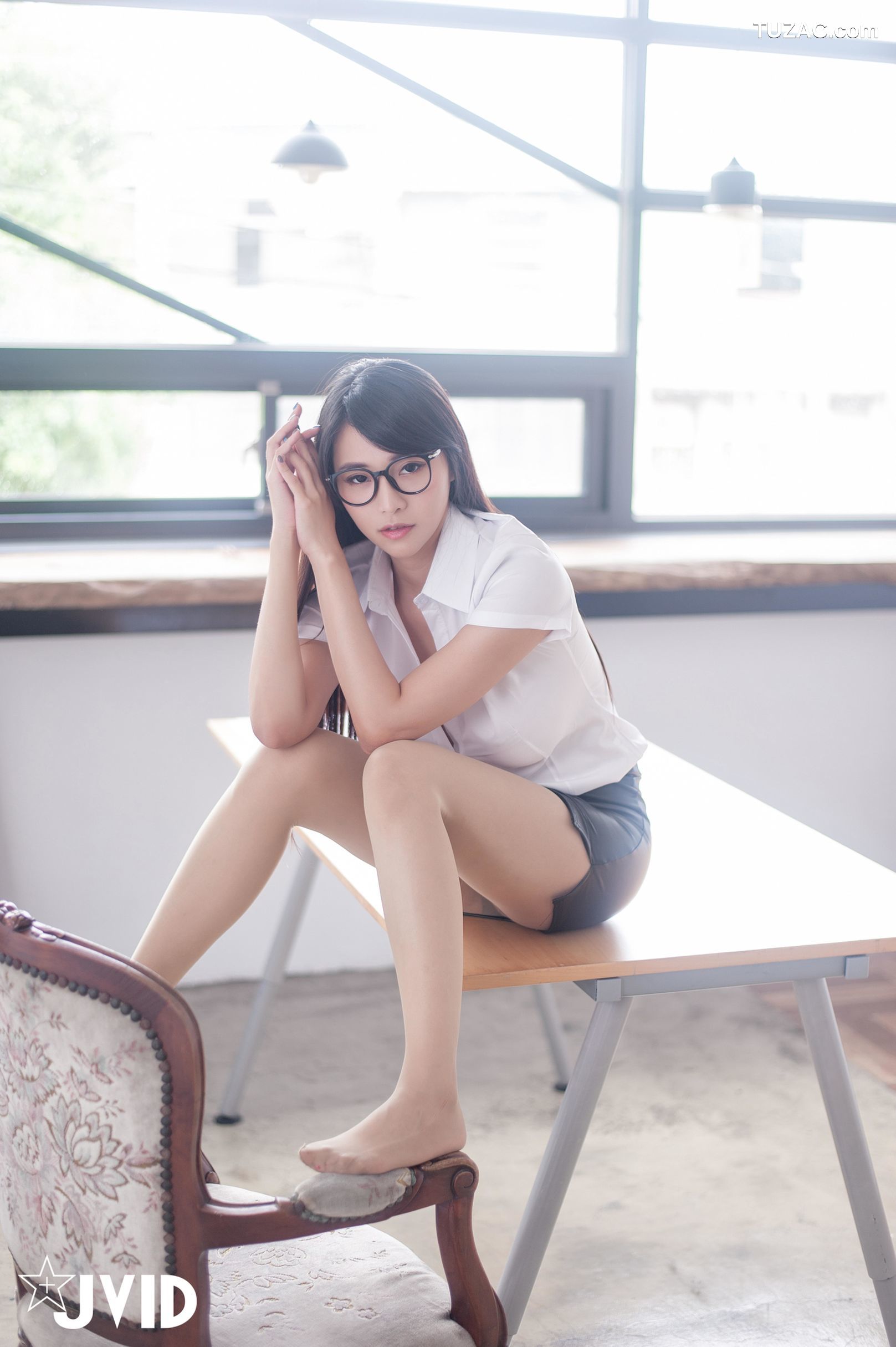 JVID-乐乐-画室中的巨乳紧身皮裙女教师绑缚