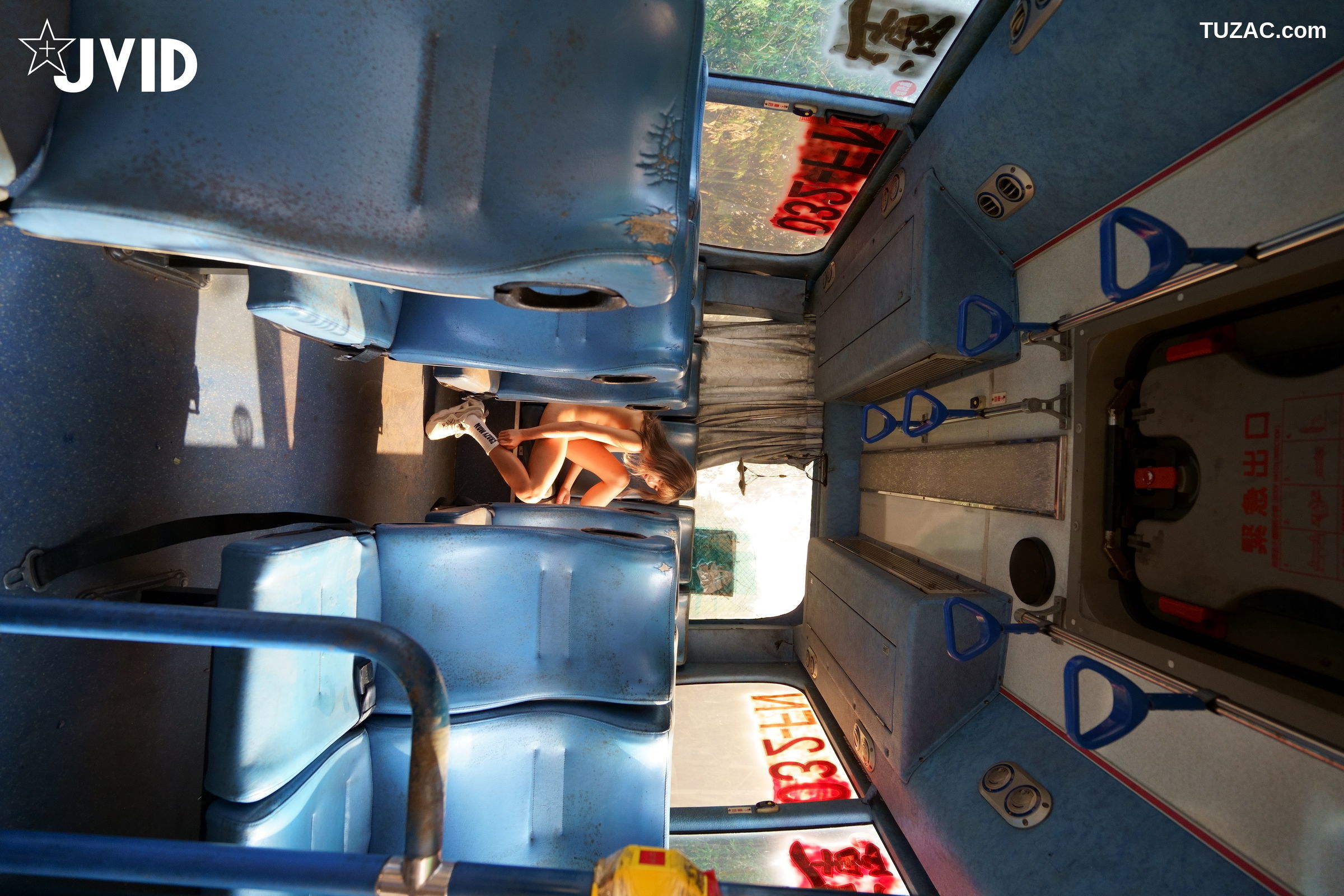 JVID-伊芙蝶-真实-公车上处女丧失回忆录-2021.06.25