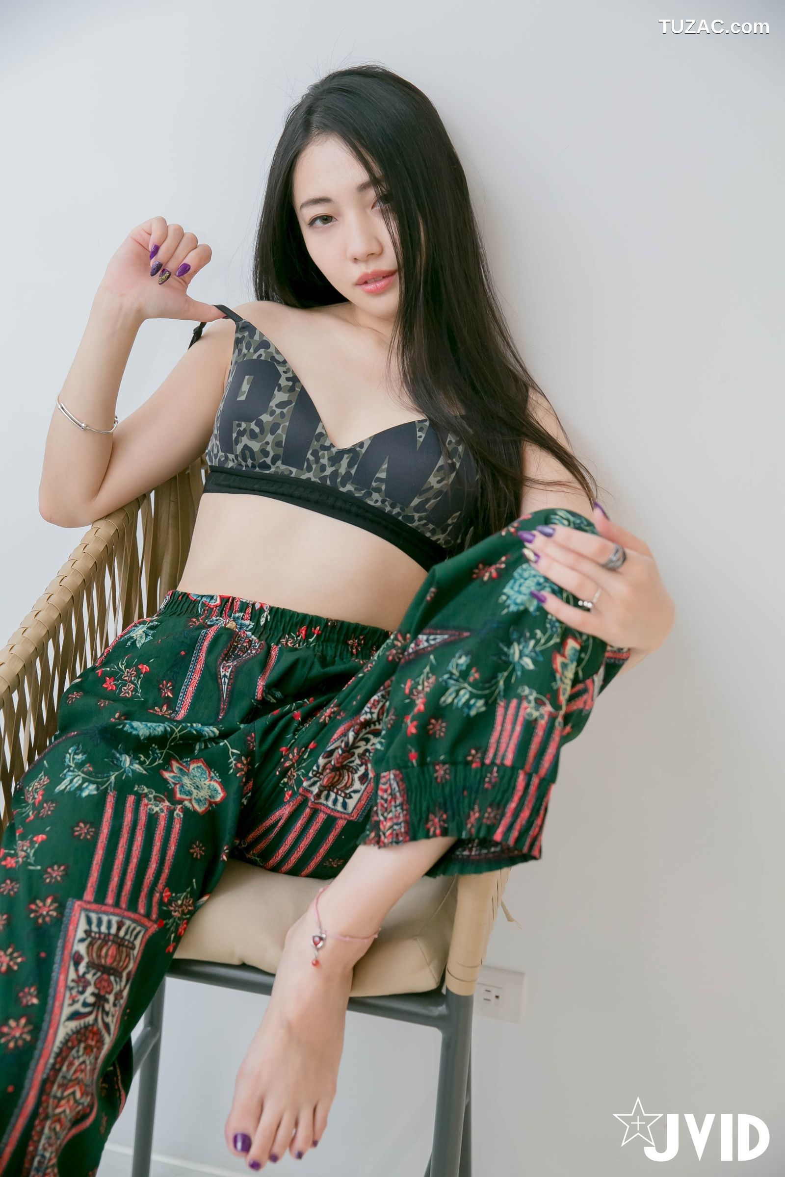 JVID-夏暮光-私底下穿著就讓人喜歡的性格美女