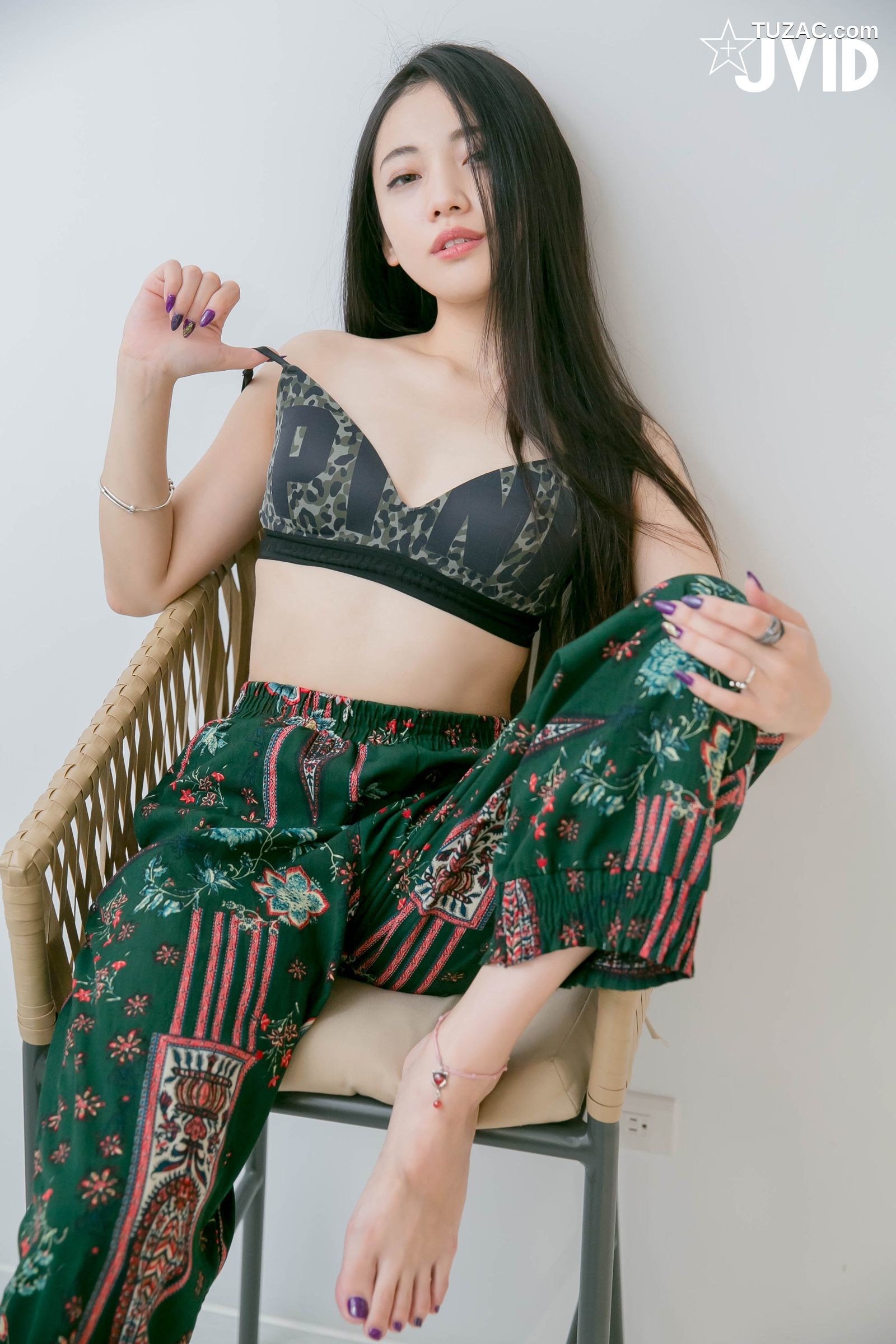 JVID-夏暮光-私底下穿著就讓人喜歡的性格美女