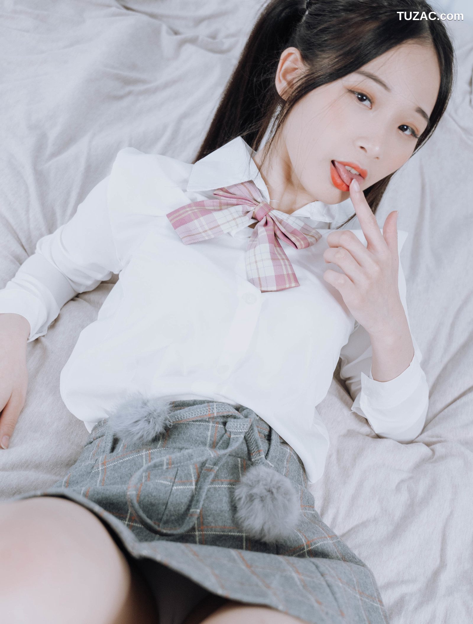 JVID-婕咪-Juice-双马尾制服女孩-男人的幻想