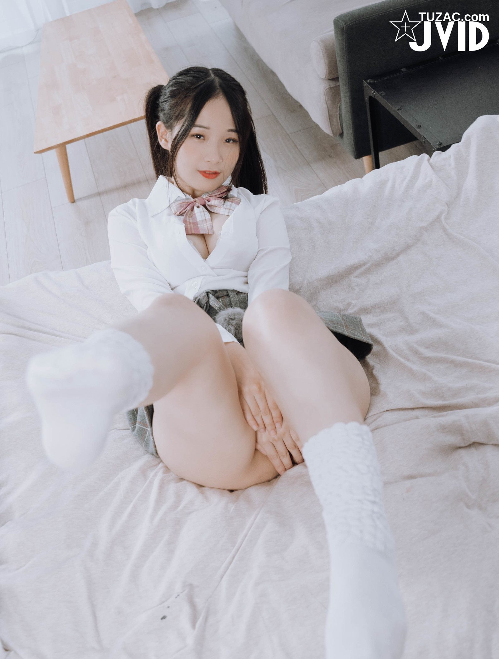 JVID-婕咪-Juice-双马尾制服女孩-男人的幻想