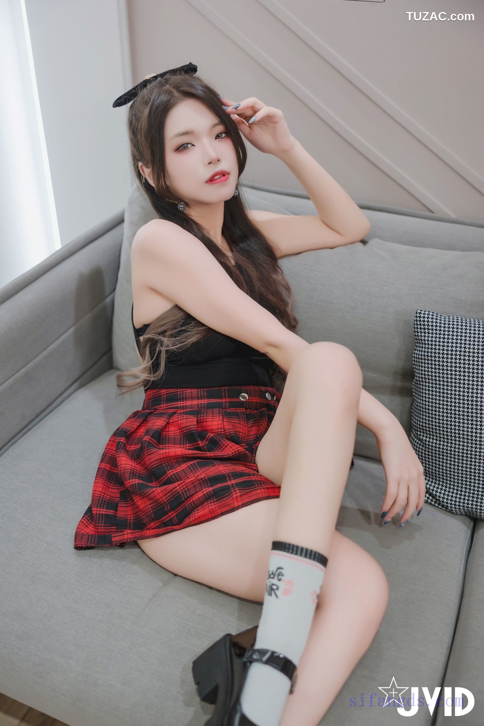 JVID-寶寶-房东女儿爱上大叔房客-32F天然水滴奶-相约见面脱光求爱