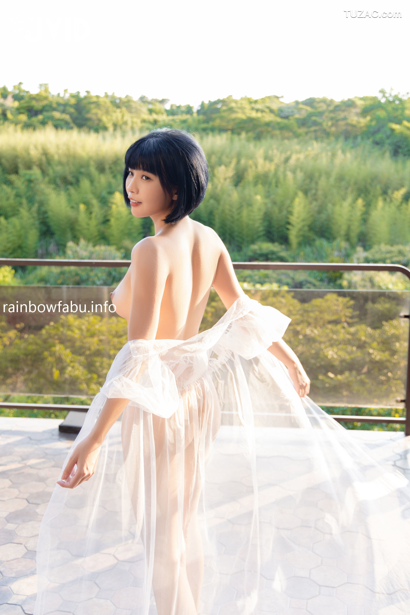 JVID-果宝宝-邻居妹妹-每天都在阳台脱光光-美乳晃来晃去诱惑我-watermark