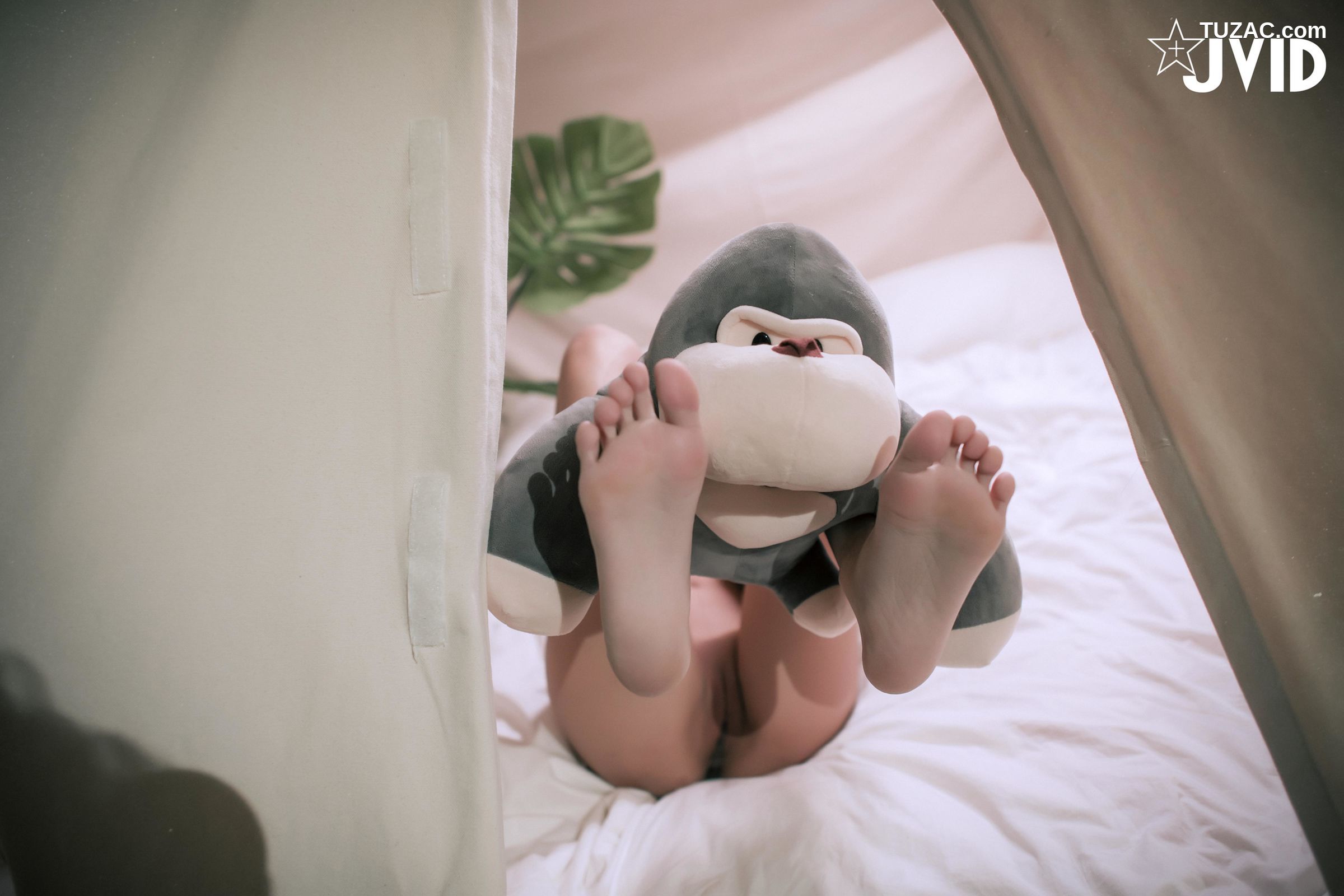 JVID-果寶寶-野外求生训练营-帐篷里的春天