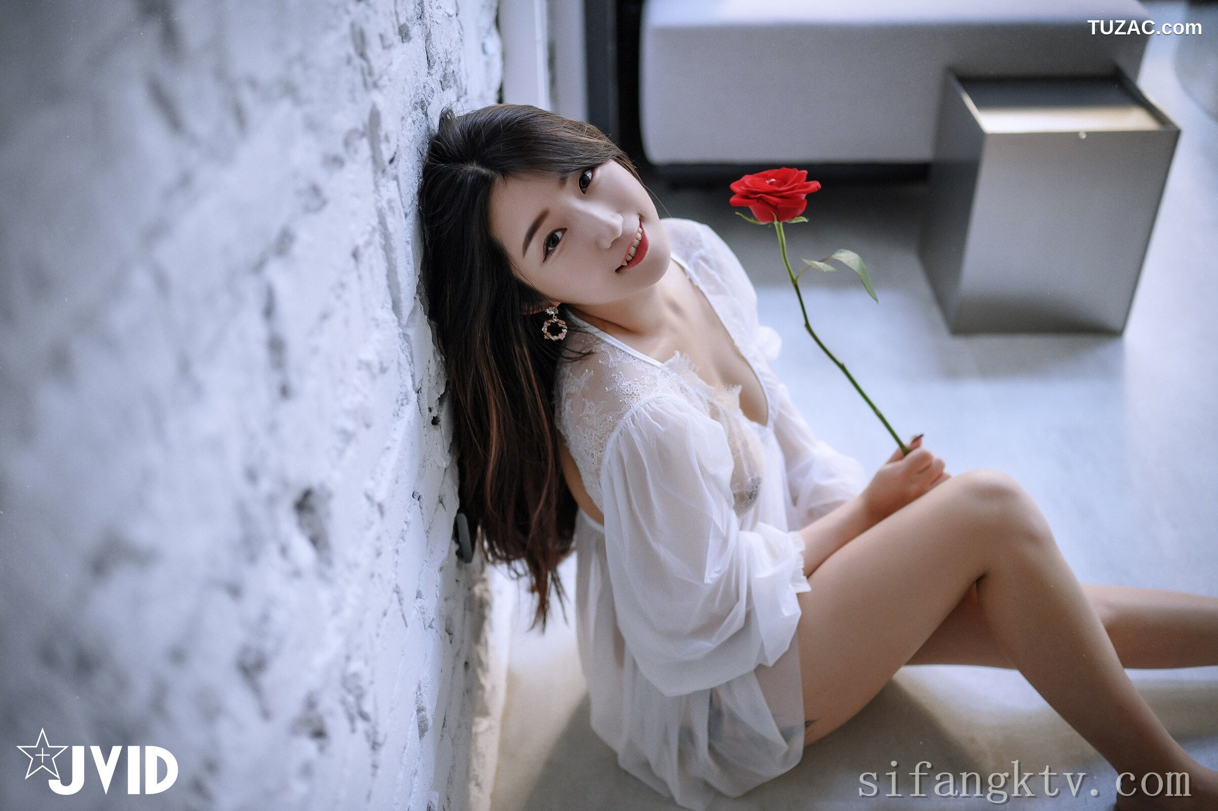 JVID-肉包Mini-用玫瑰成功征服可爱肉包的肉体-热爱-No.621-2022.03.17