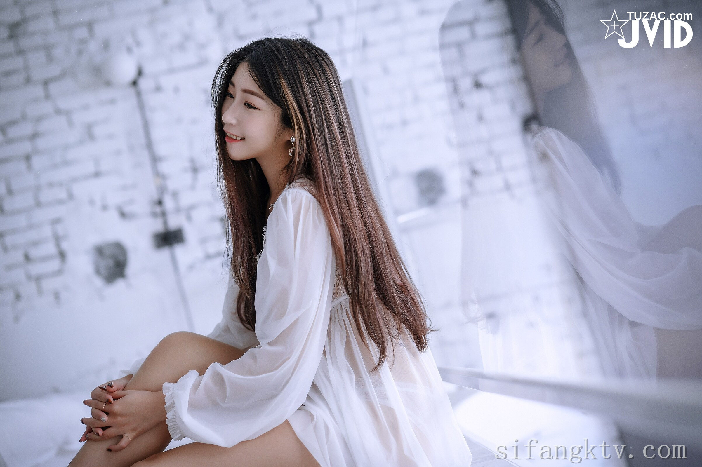 JVID-肉包Mini-用玫瑰成功征服可爱肉包的肉体-热爱-No.621-2022.03.17