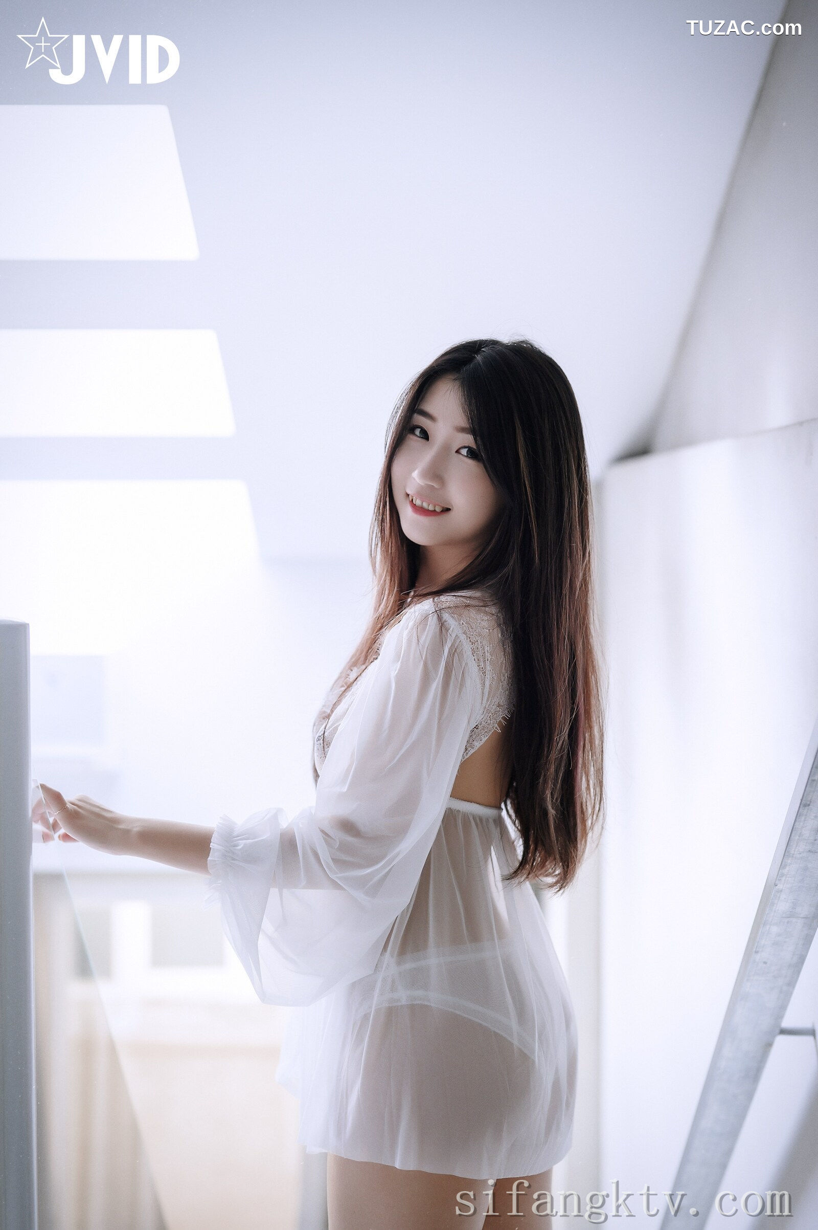JVID-肉包Mini-用玫瑰成功征服可爱肉包的肉体-热爱-No.621-2022.03.17