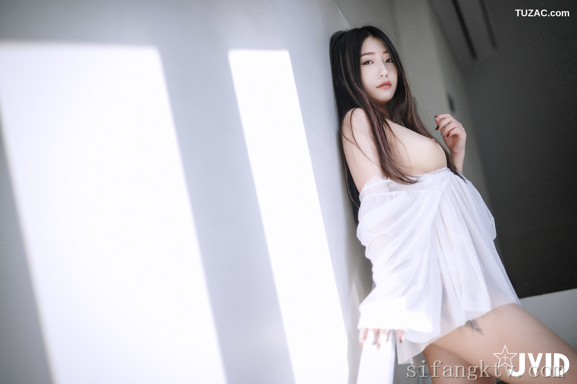 JVID-肉包Mini-用玫瑰成功征服可爱肉包的肉体-热爱-No.621-2022.03.17