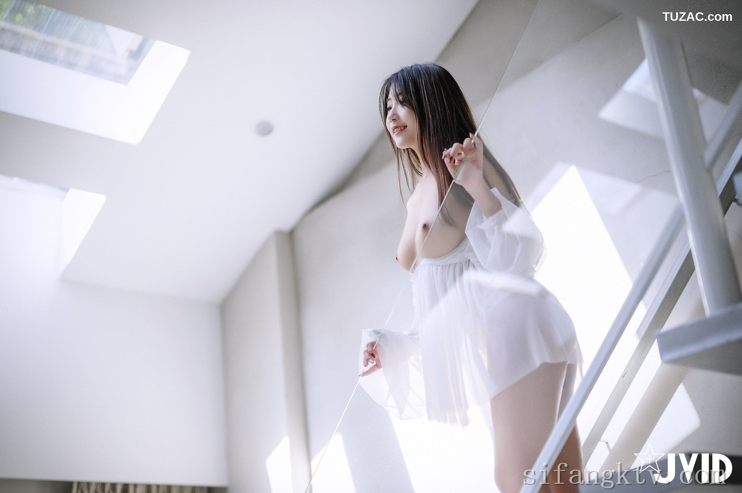 JVID-肉包Mini-用玫瑰成功征服可爱肉包的肉体-热爱-No.621-2022.03.17