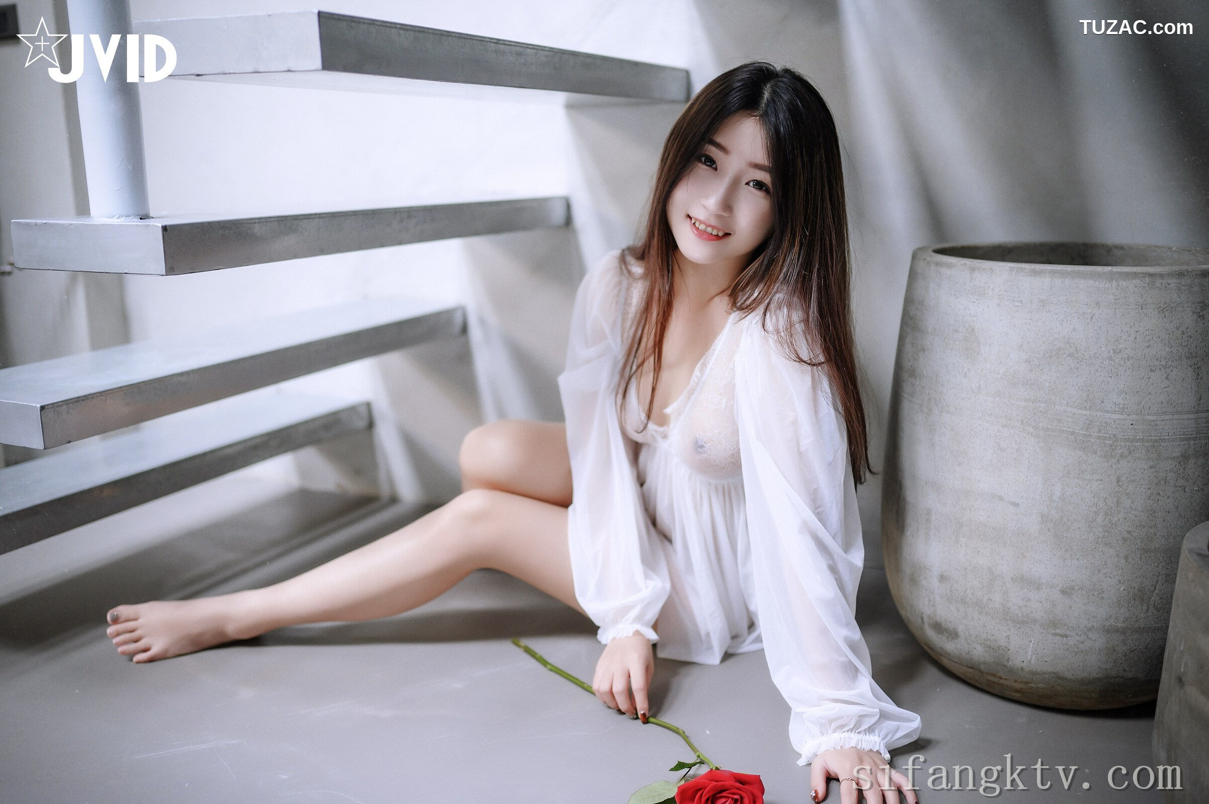 JVID-肉包Mini-用玫瑰成功征服可爱肉包的肉体-热爱-No.621-2022.03.17