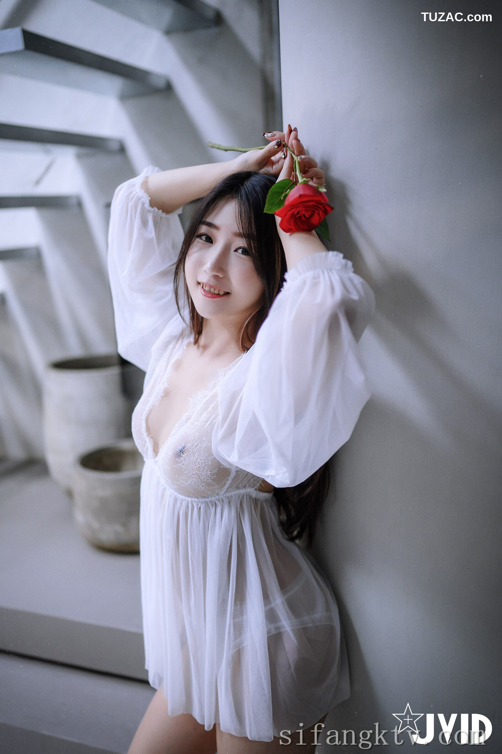 JVID-肉包Mini-用玫瑰成功征服可爱肉包的肉体-热爱-No.621-2022.03.17