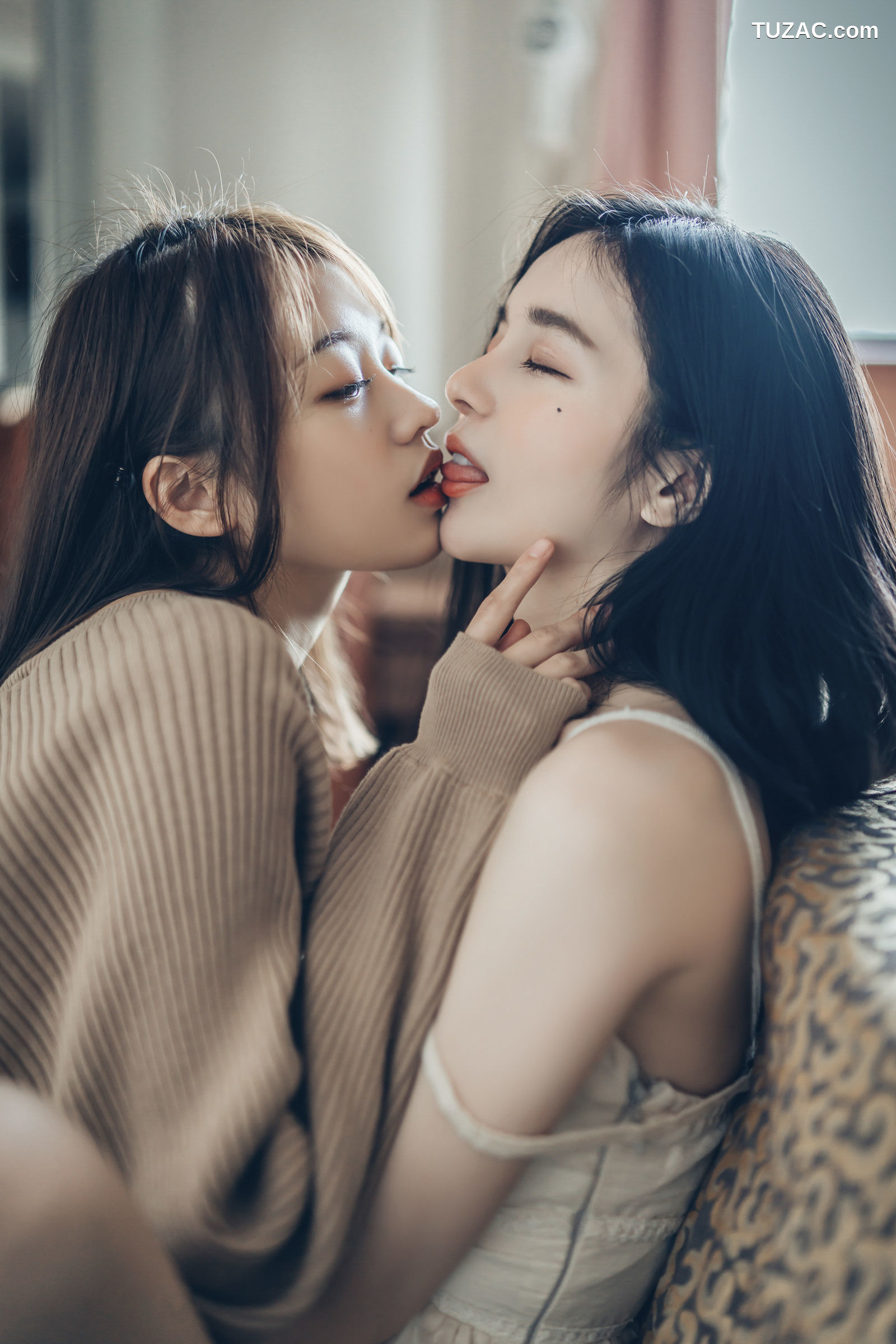 JVID-辰辰-妍妍-我的大小女友-情人节带两位女友开房间-超超透上衣透明内裤-2022.02.14