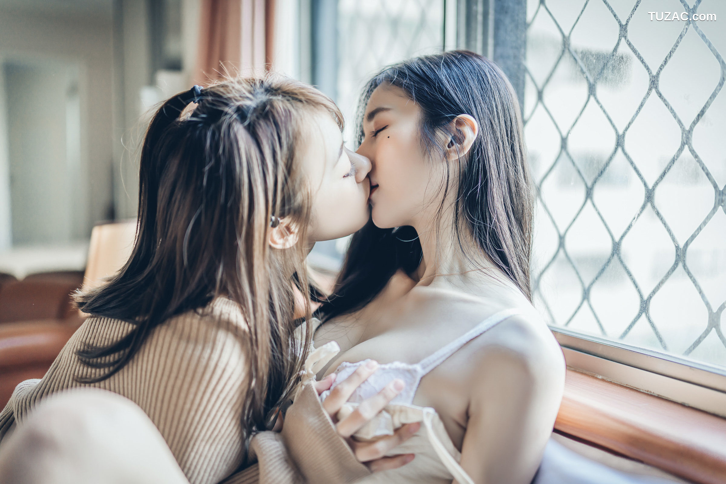 JVID-辰辰-妍妍-我的大小女友-情人节带两位女友开房间-超超透上衣透明内裤-2022.02.14