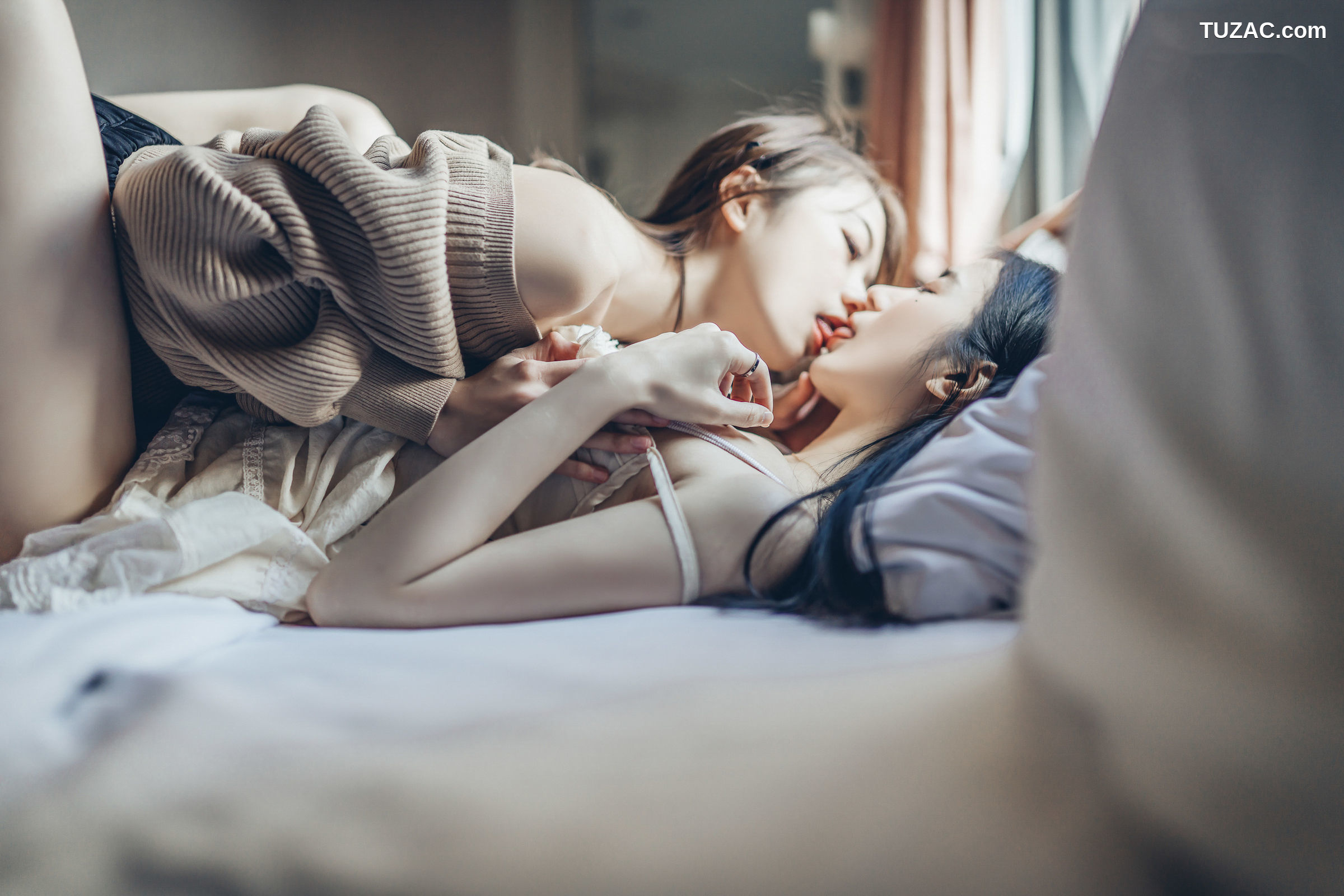 JVID-辰辰-妍妍-我的大小女友-情人节带两位女友开房间-超超透上衣透明内裤-2022.02.14